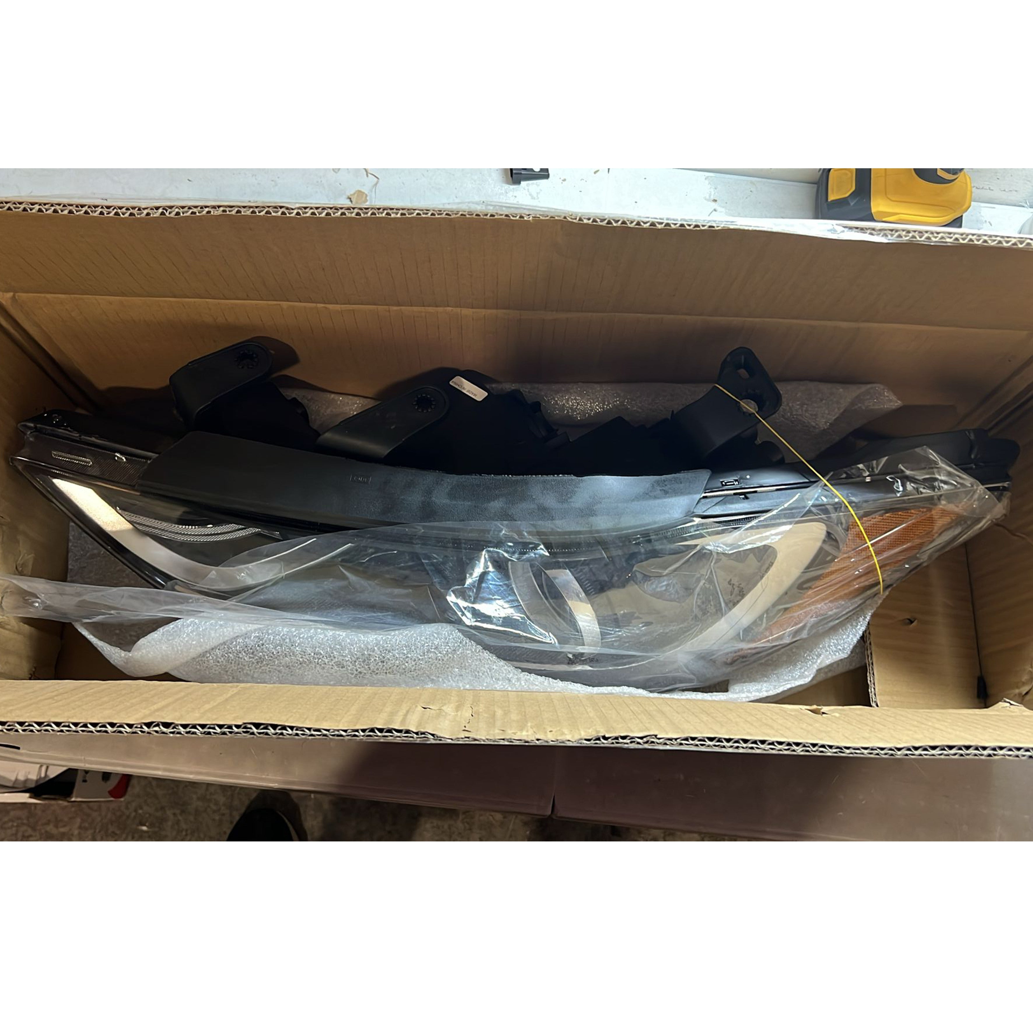 2017 2018 Hyundai Elantra Headlight Assembly Halogen with Bulbs Left Driver Side LH Damaged