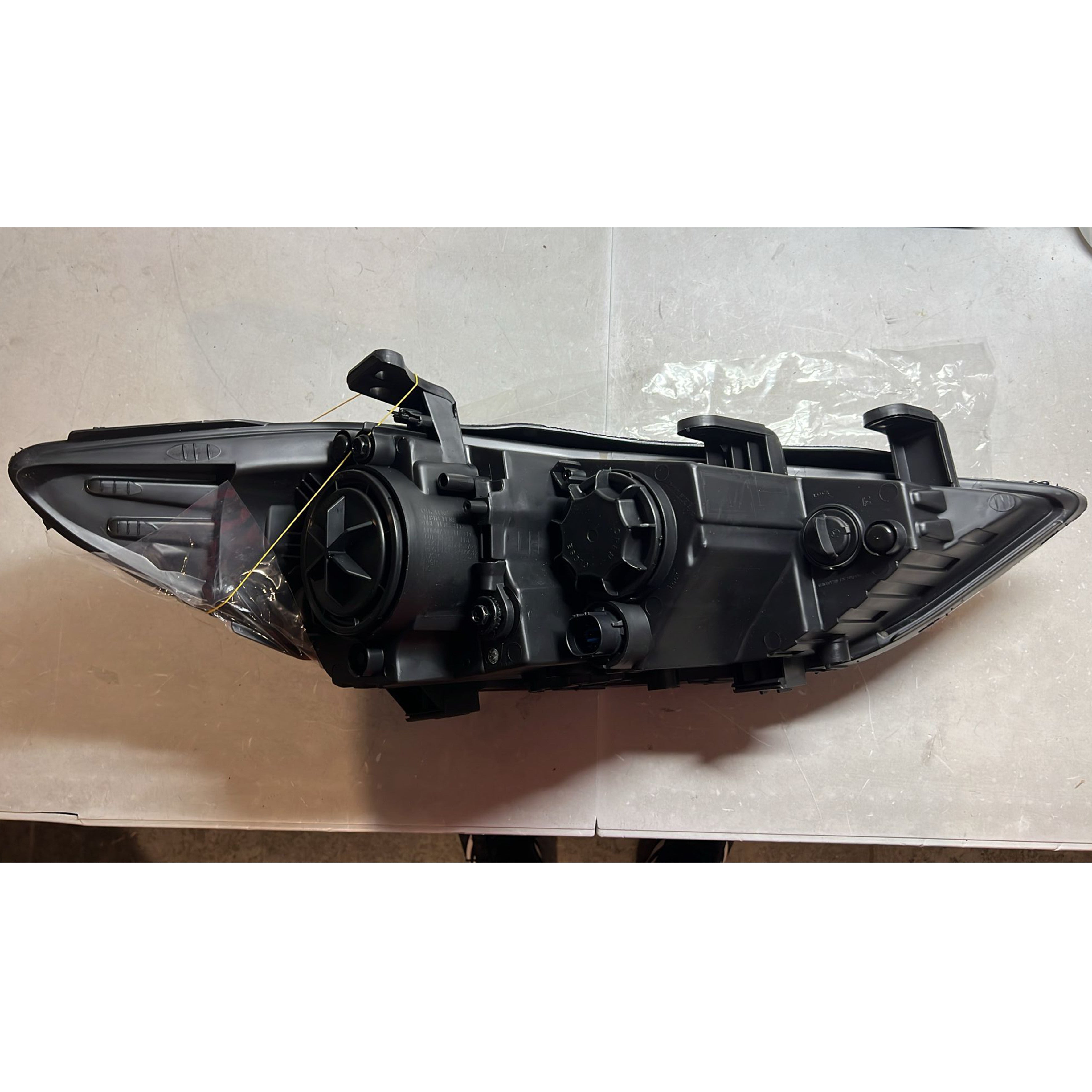 2017 2018 Hyundai Elantra Headlight Assembly Halogen with Bulbs Left Driver Side LH Damaged