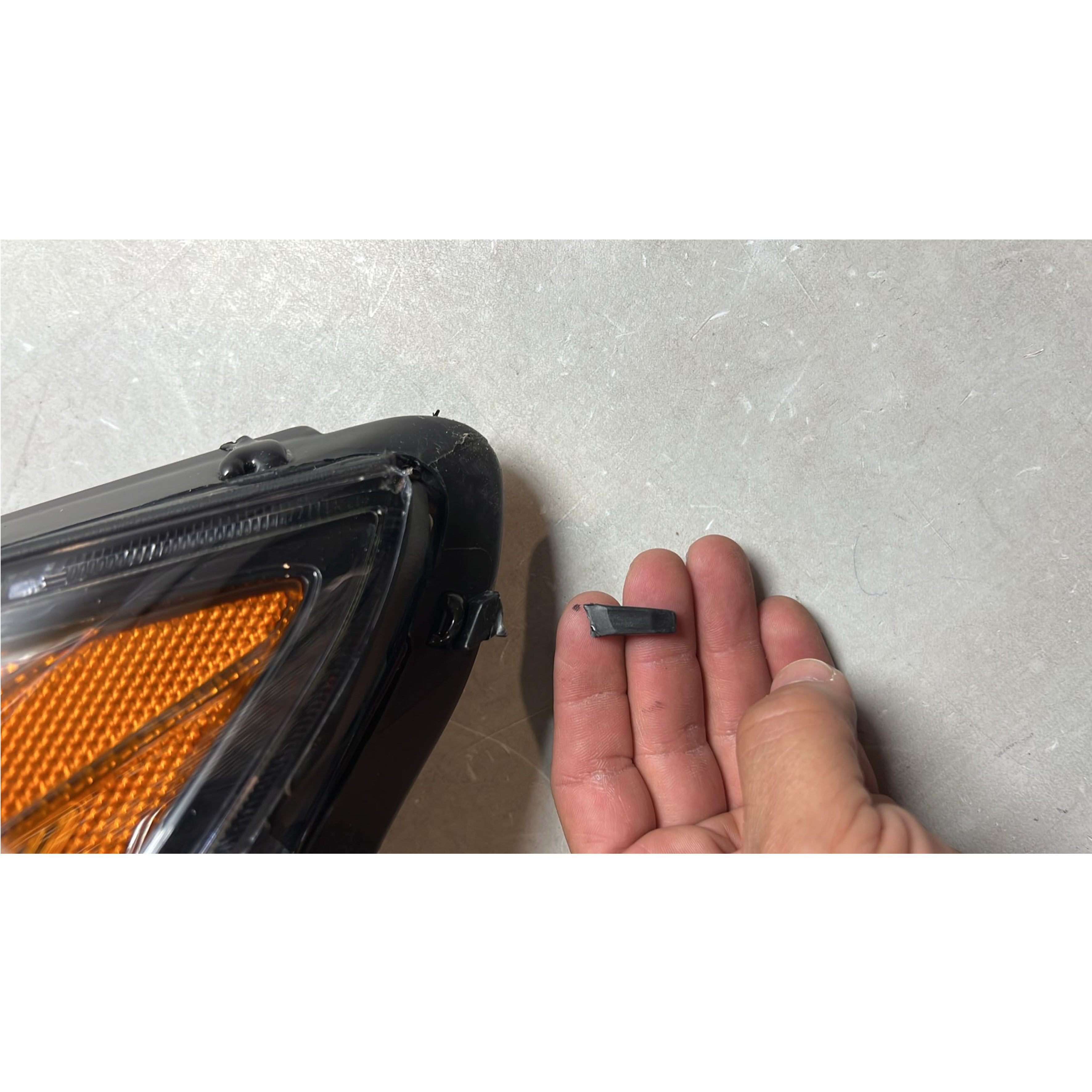 2017 2018 Hyundai Elantra Headlight Assembly Halogen with Bulbs Left Driver Side LH Damaged