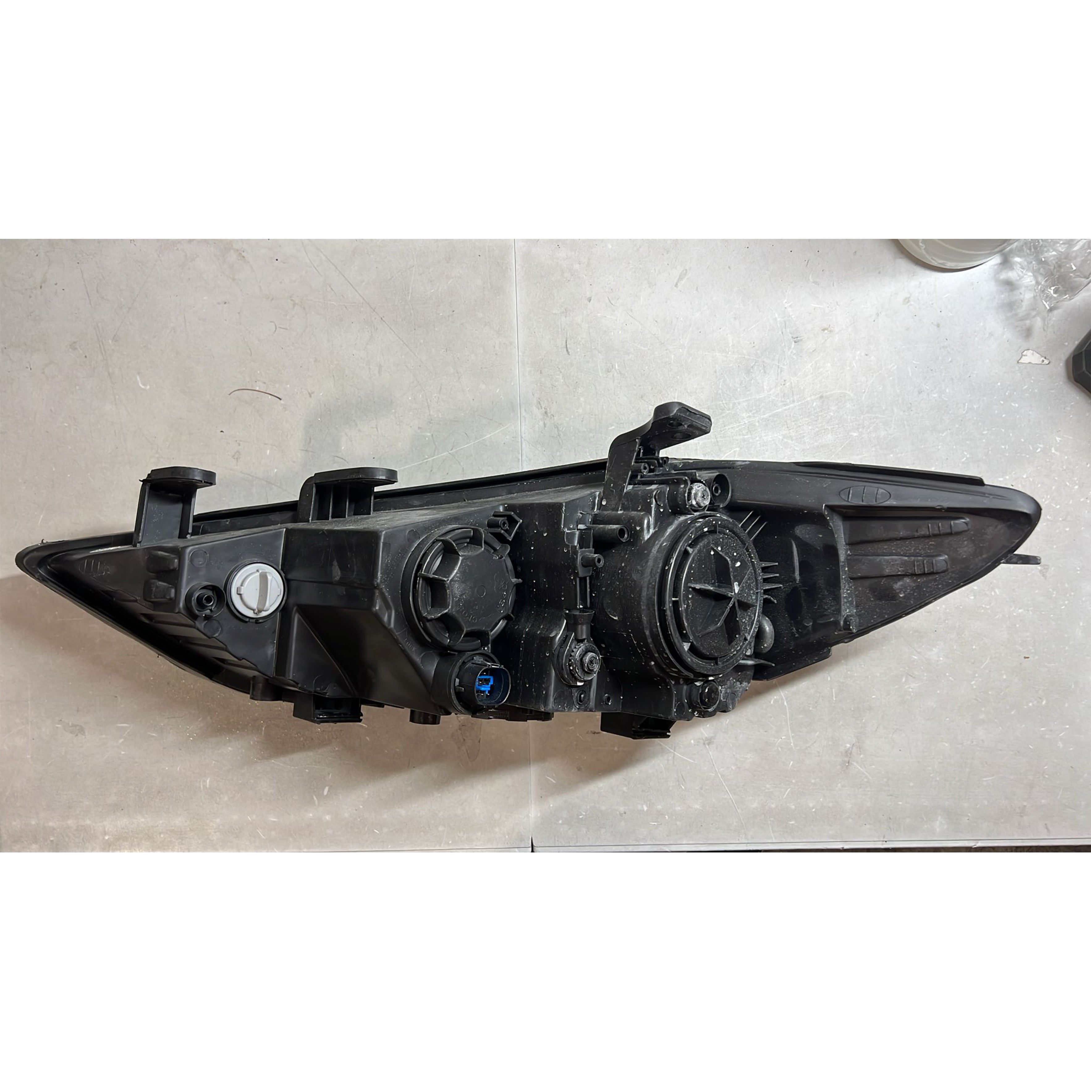 2017 2018 Hyundai Elantra Front Halogen Headlight with Bulb Passenger Right Side RH Damaged