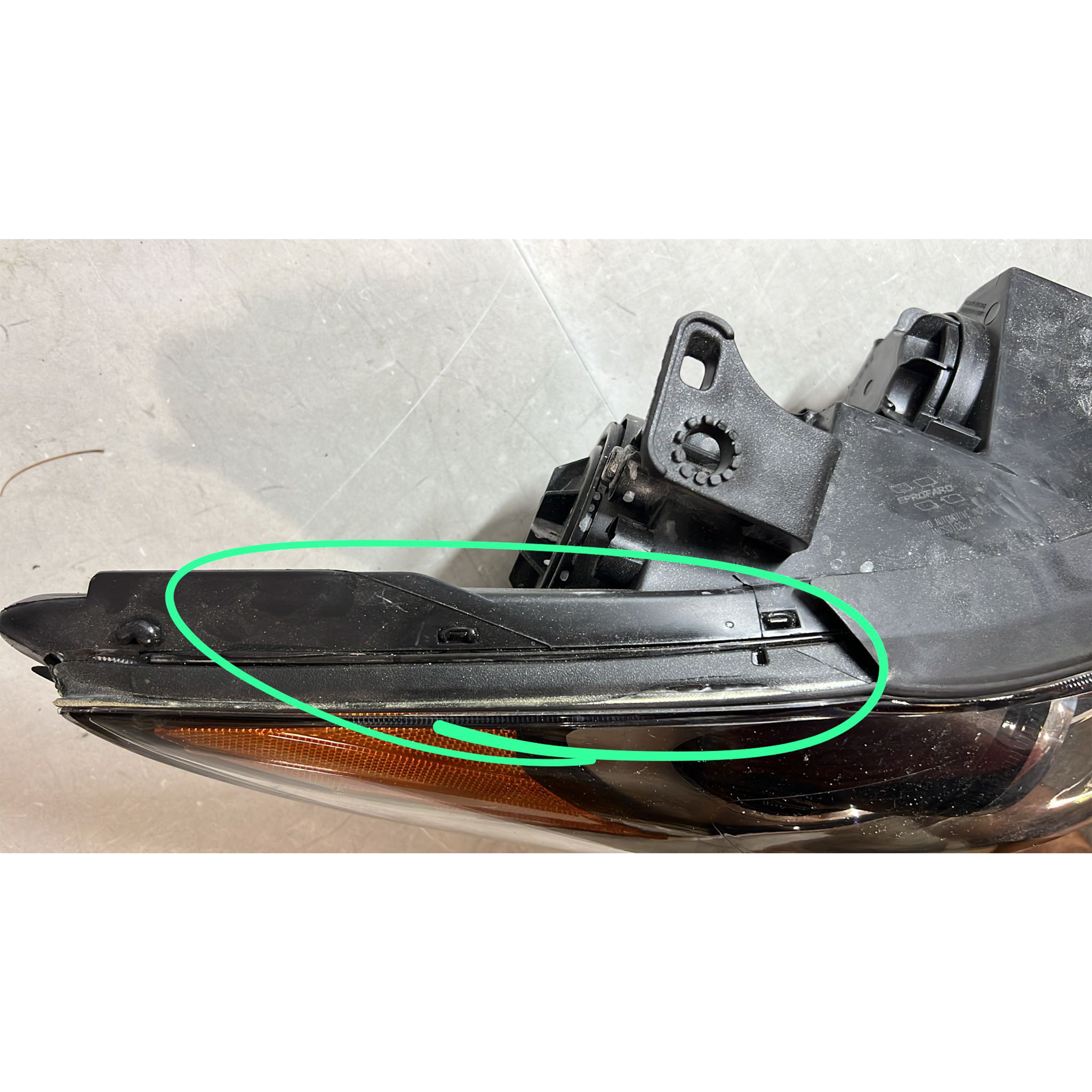 2017 2018 Hyundai Elantra Front Halogen Headlight with Bulb Passenger Right Side RH Damaged