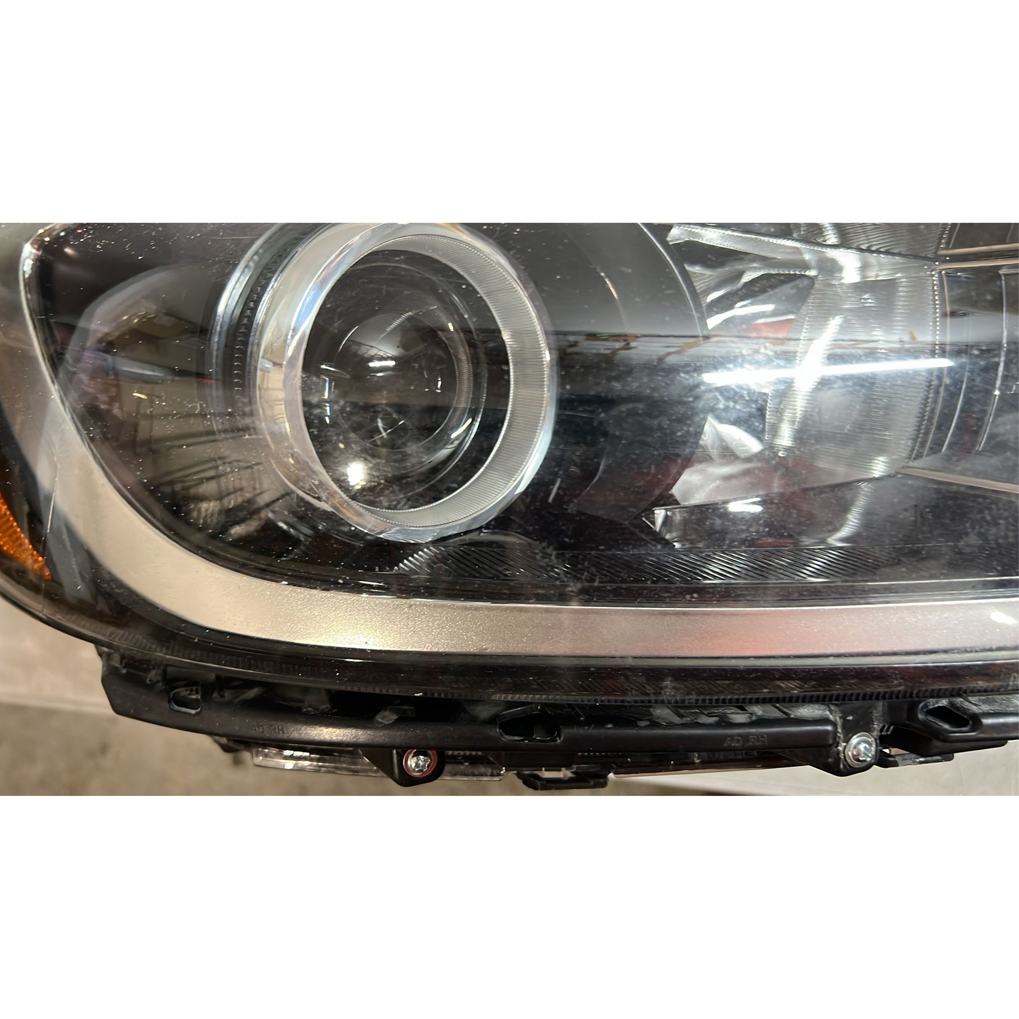 2017 2018 Hyundai Elantra Front Halogen Headlight with Bulb Passenger Right Side RH Damaged