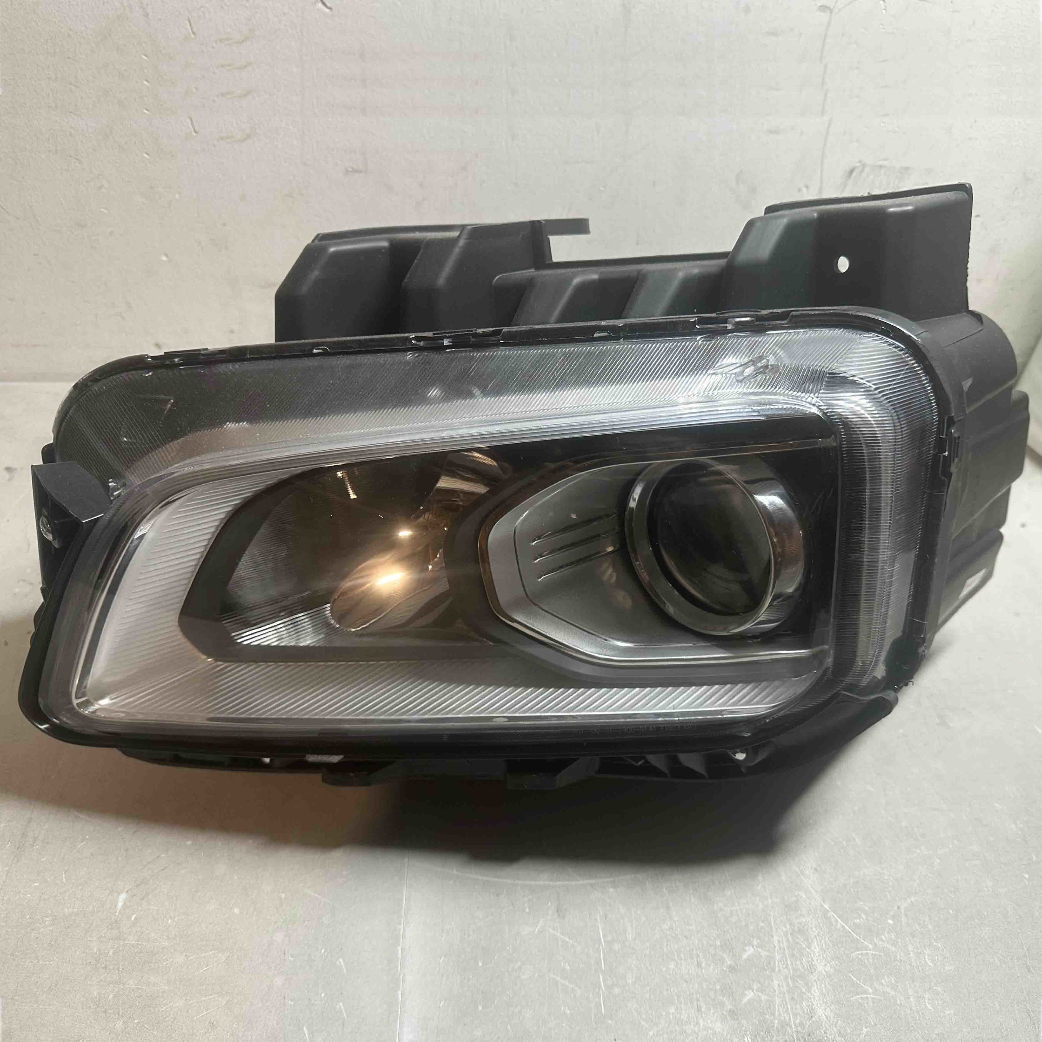 2018 2019 2020 2021 Hyundai Kona Headlight Assembly Halogen Driver Side Damaged