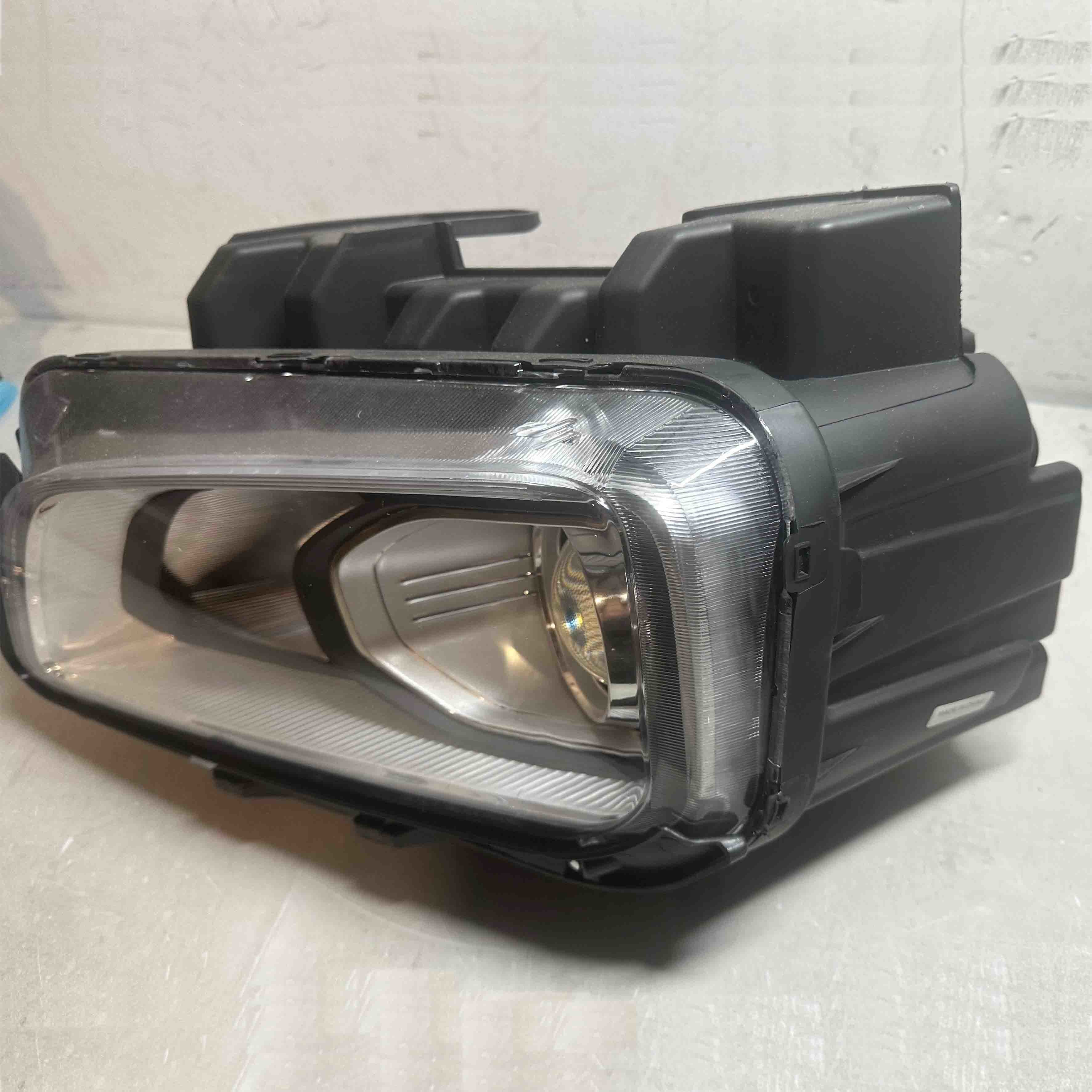 2018 2019 2020 2021 Hyundai Kona Headlight Assembly Halogen Driver Side Damaged