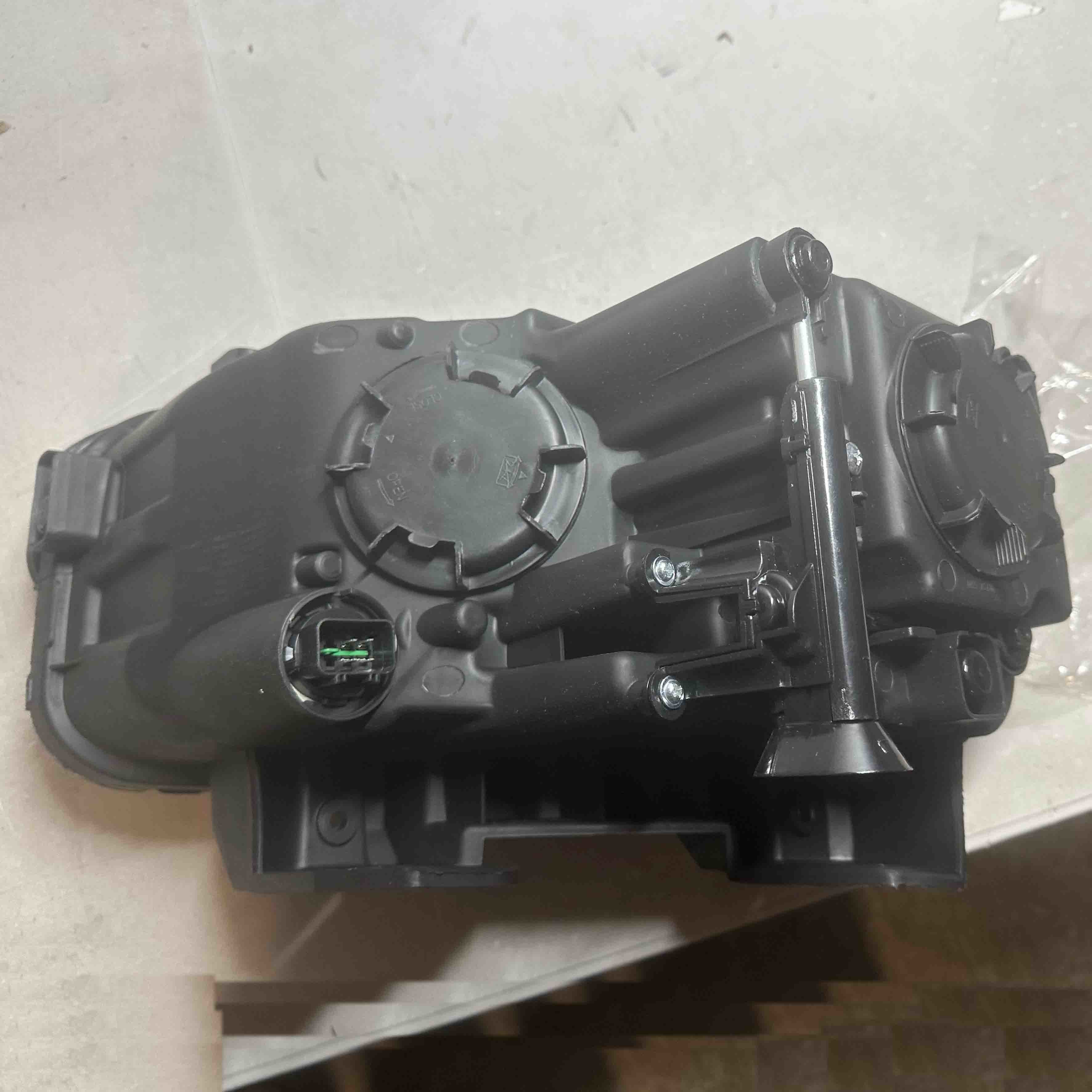 2018 2019 2020 2021 Hyundai Kona Headlight Assembly Halogen Driver Side Damaged