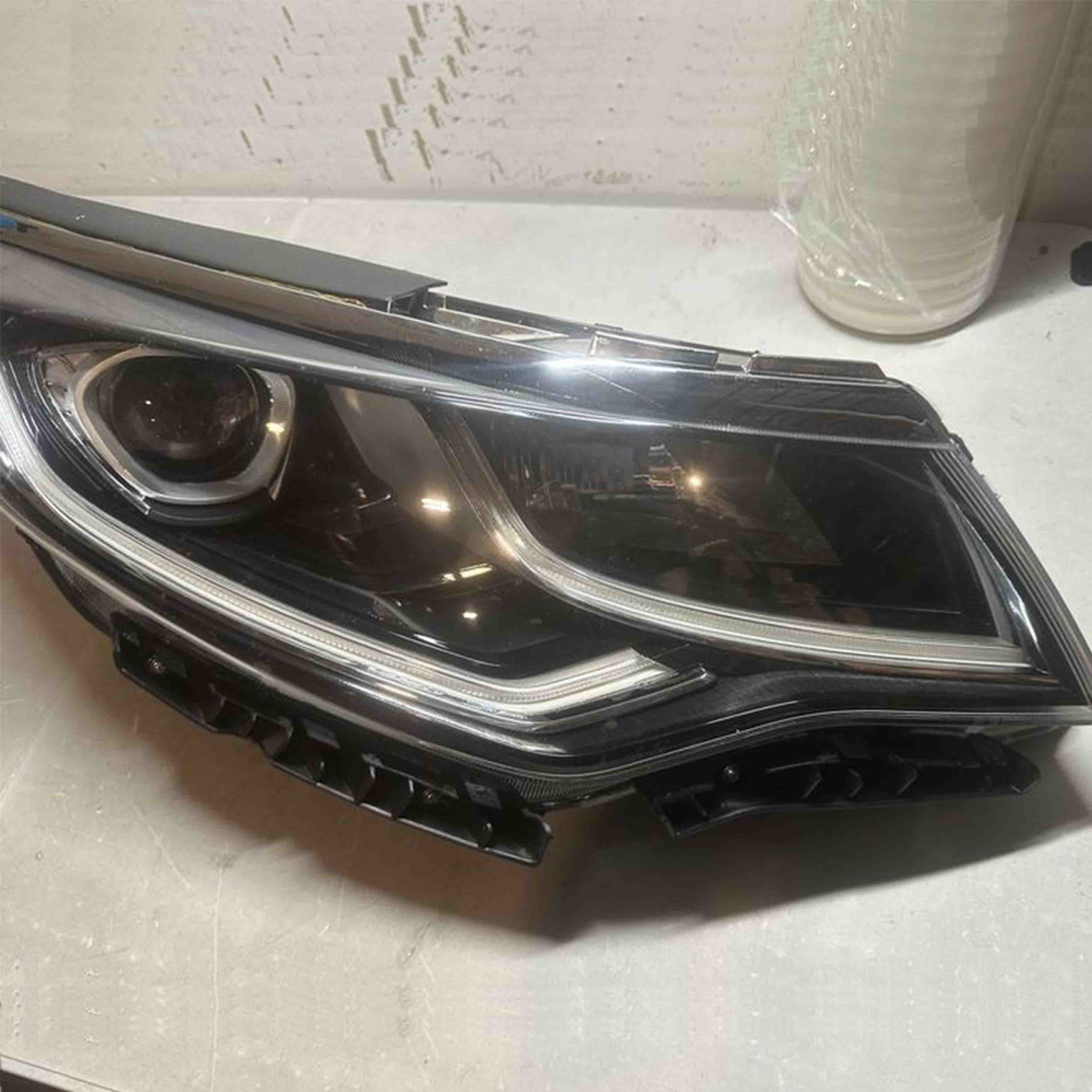 2019 2020 Kia Optima Headlight Assembly Halogen with LED Daytime Running Lamp Passenger Side Damaged