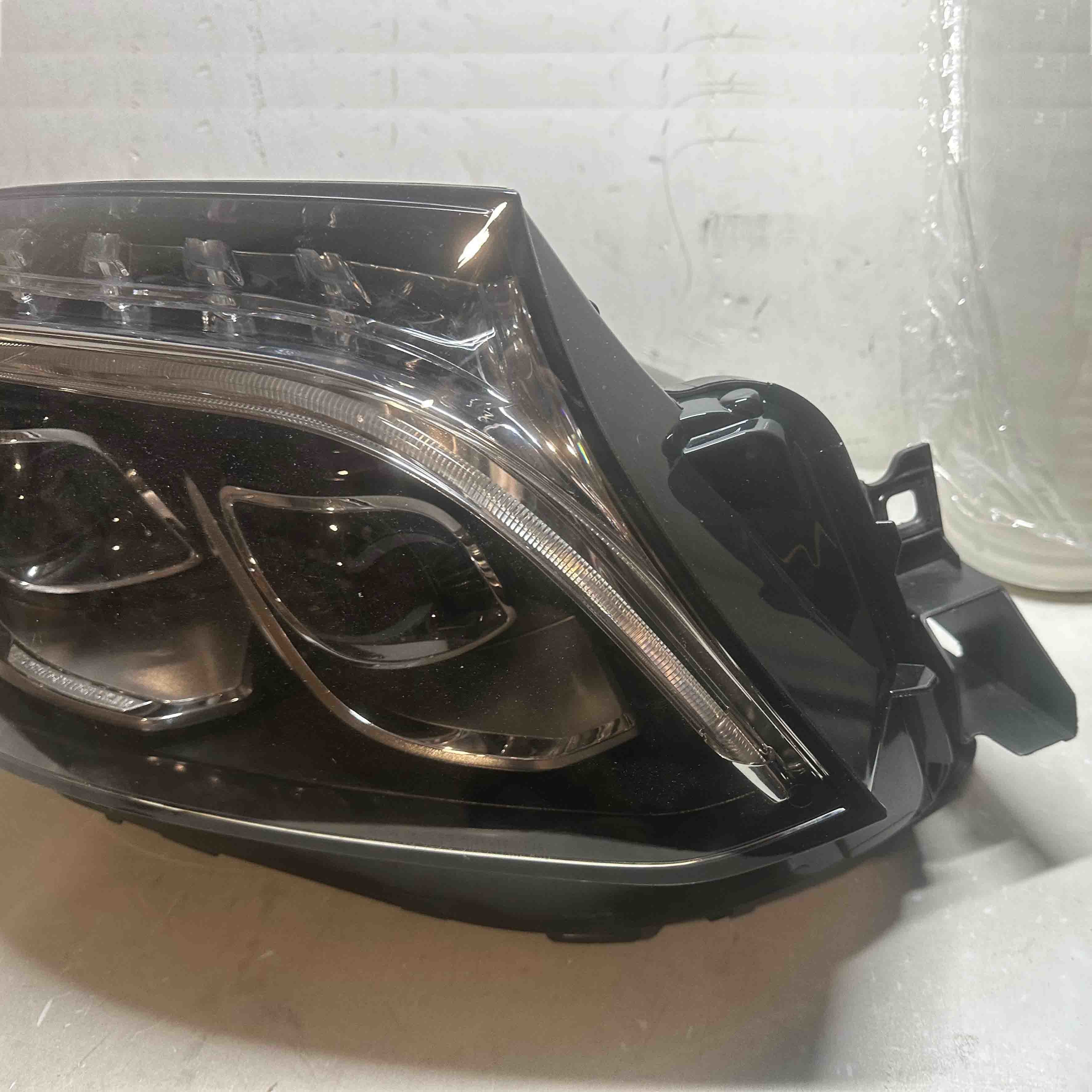 2017 2019 Mercedes-Benz GLS Class Full LED Headlight Assembly Right Passenger Side Damaged