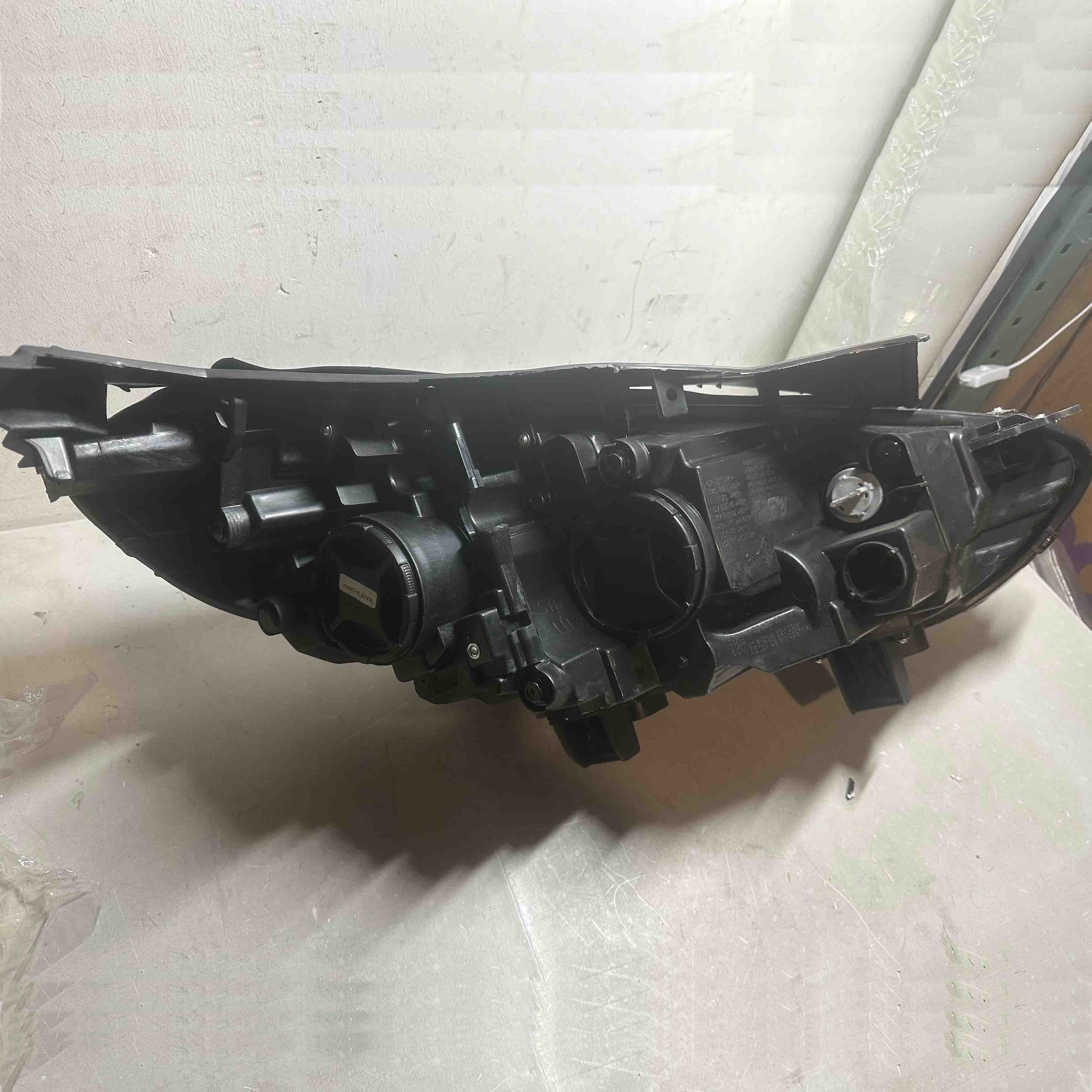 2018 2019 Hyundai Sonata Headlight Assembly Halogen with Bulbs Left Driver Side Damaged