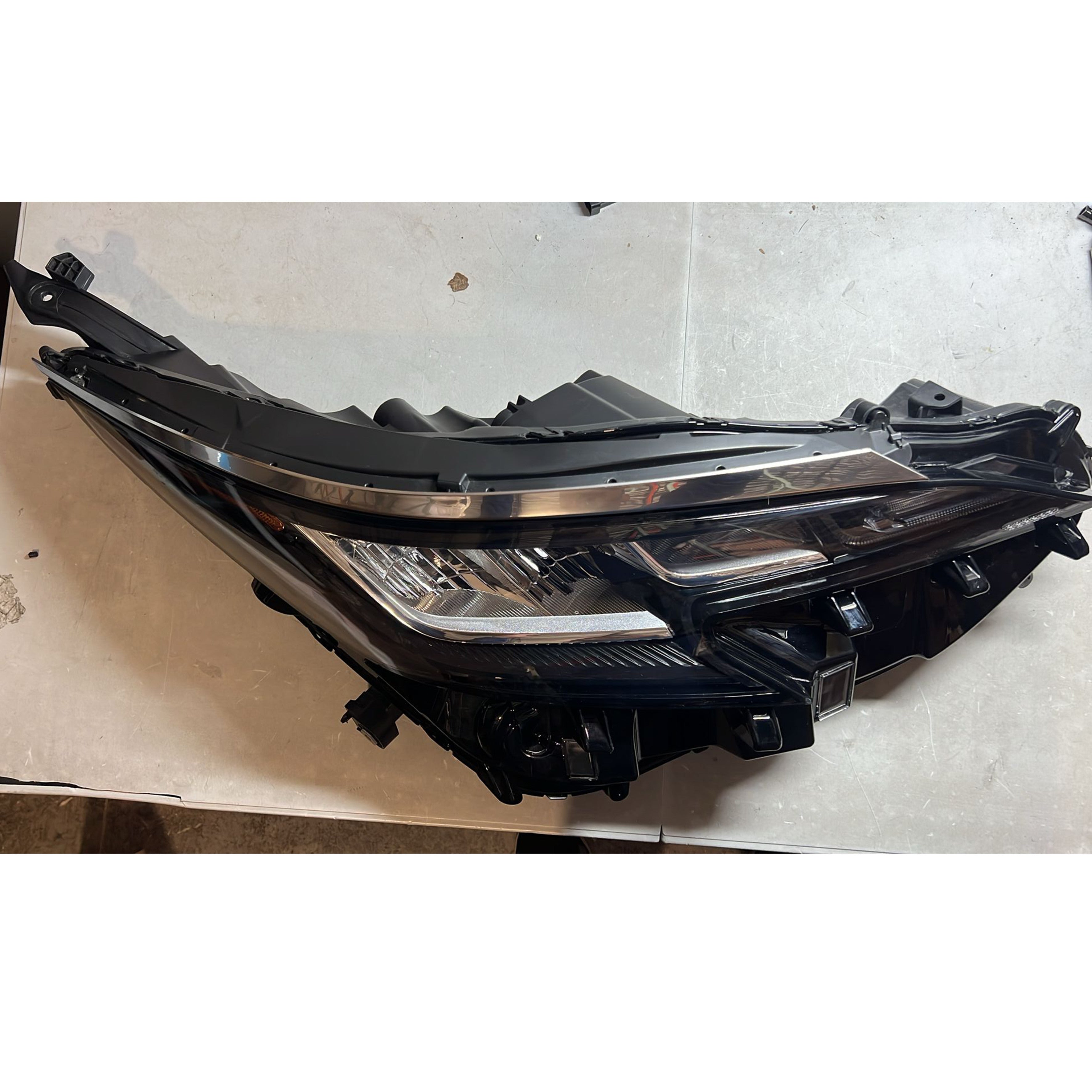 2021 2022 2023 Toyota Sienna Limited XSE Front W/ DRL LED Headlight Assembly Right Passenger Side Damaged