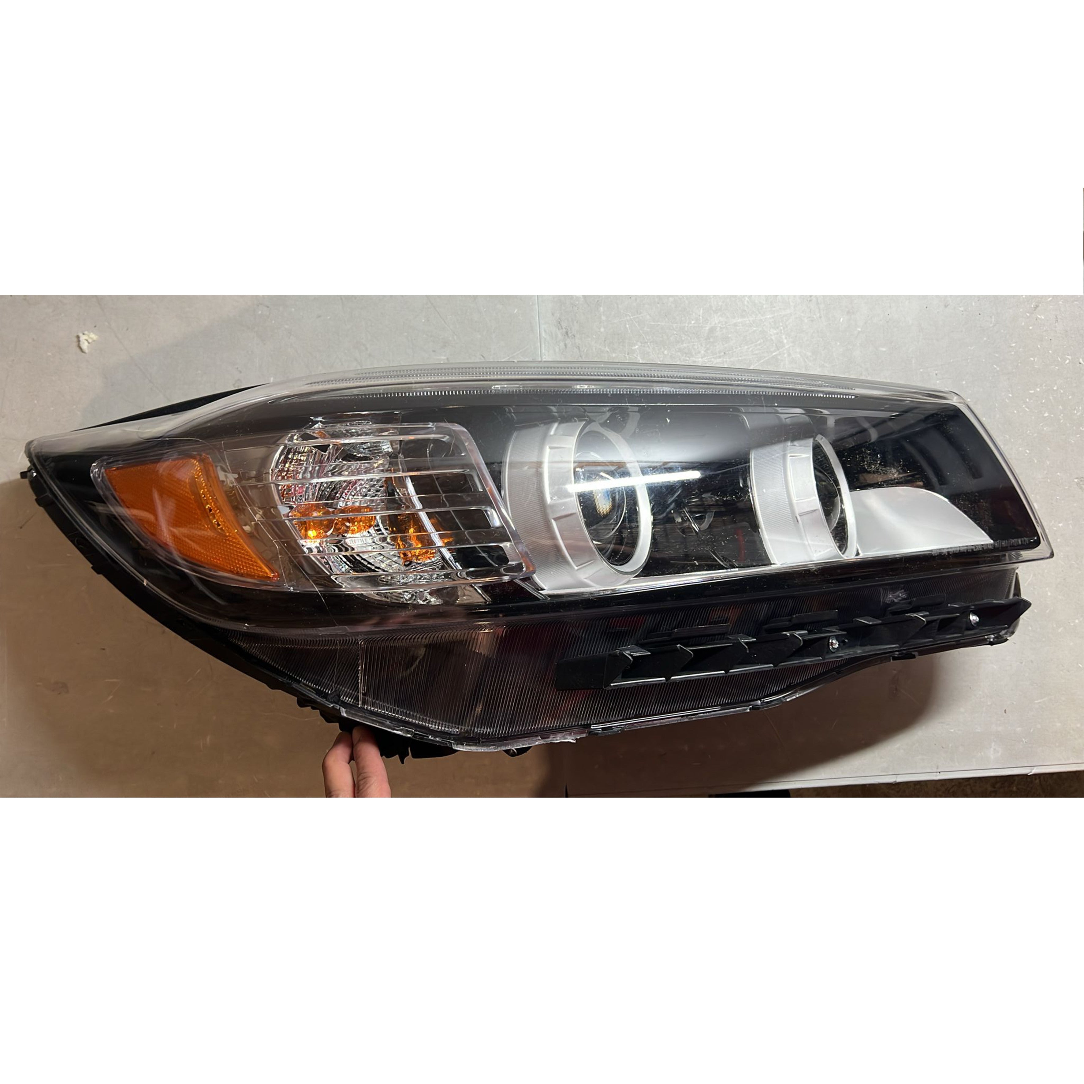 2016 2017 2018 Kia Sorento Headlight Assembly Halogen with LED Accent Light Passenger Side Damaged