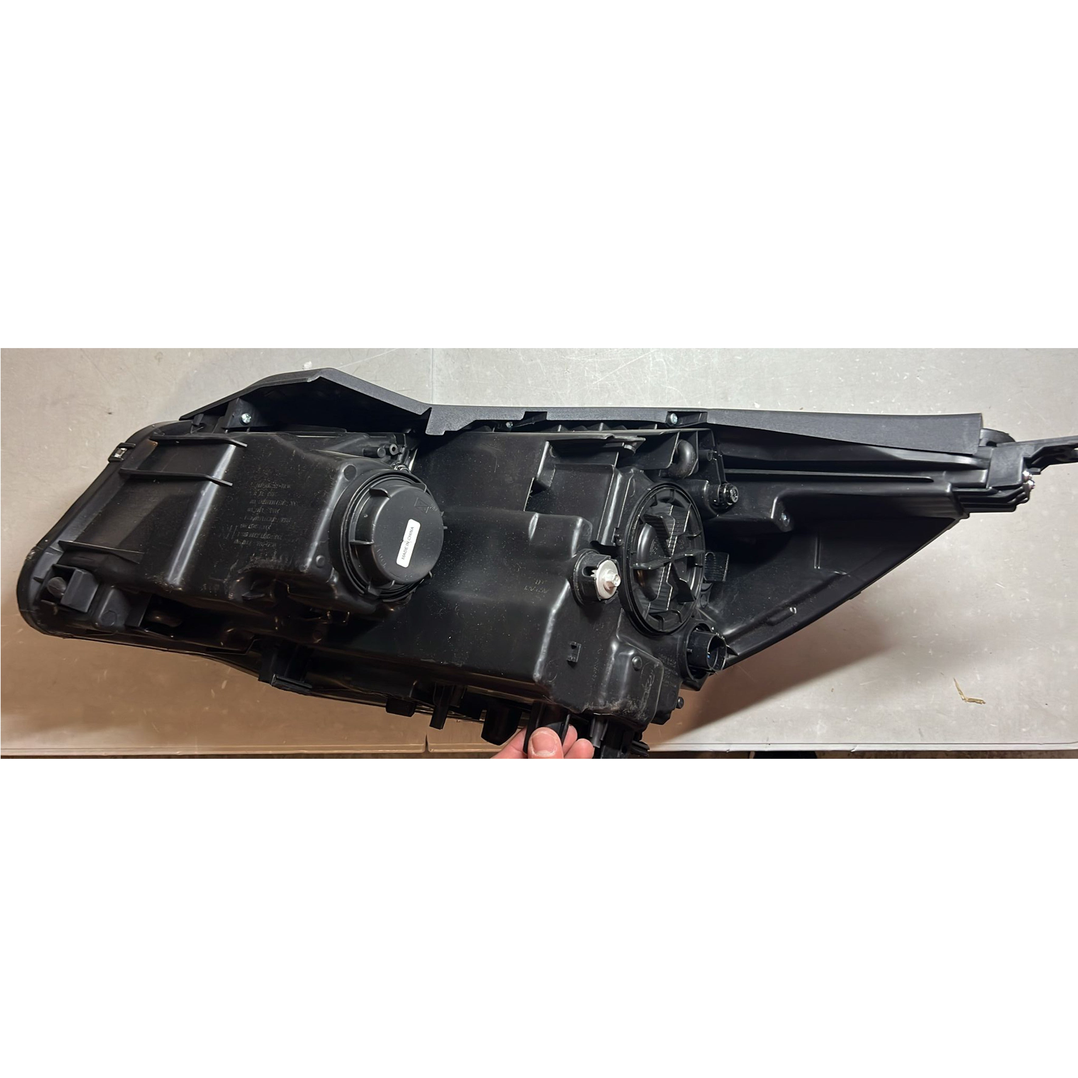 2016 2017 2018 Kia Sorento Headlight Assembly Halogen with LED Accent Light Passenger Side Damaged