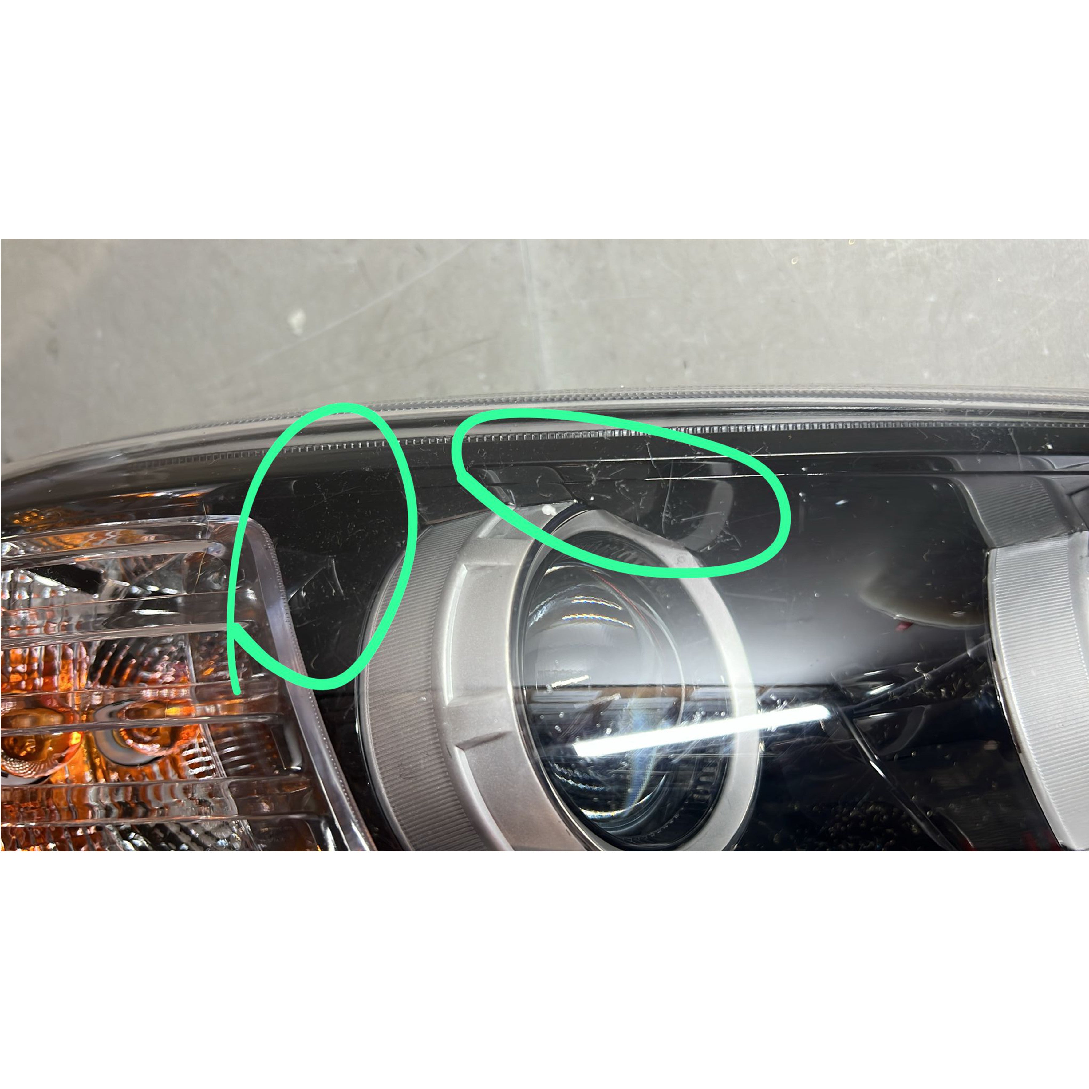 2016 2017 2018 Kia Sorento Headlight Assembly Halogen with LED Accent Light Passenger Side Damaged