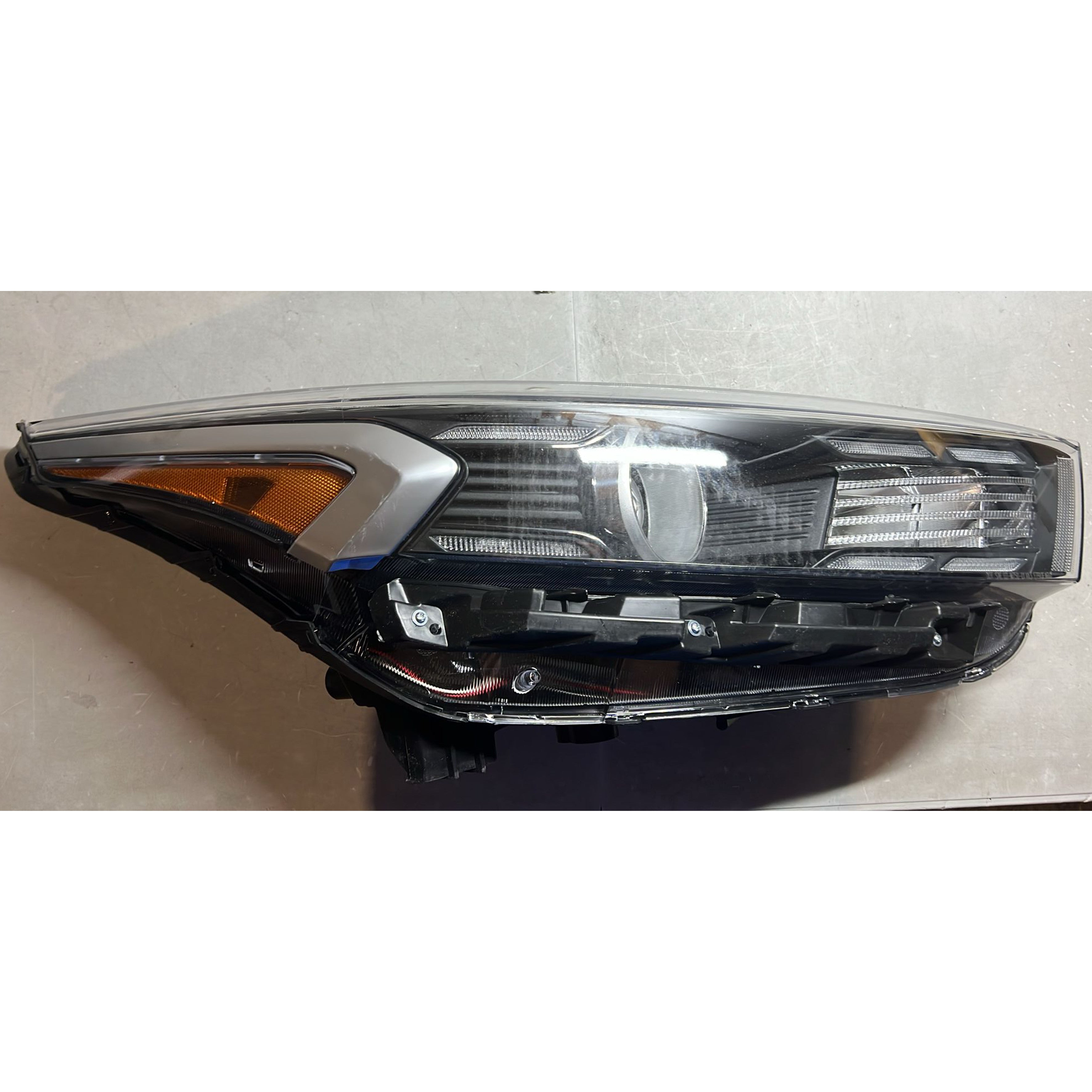 2022 2023 Kia Forte Halogen Projector Headlight Assembly with LED DRL Passenger Side Damaged