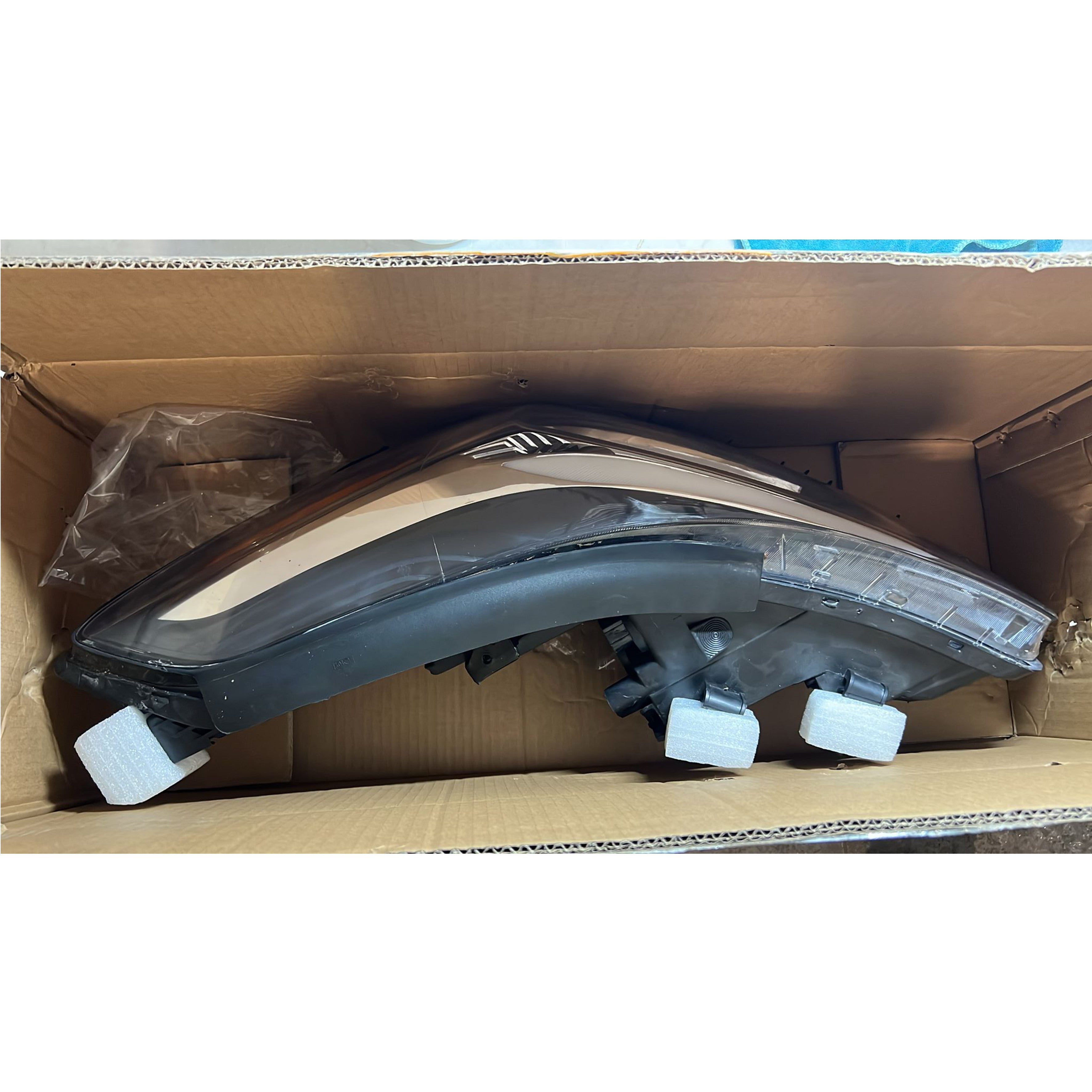 2017 2018 Kia Forte Forte5 Headlight Assembly with LED Driver Side Damaged