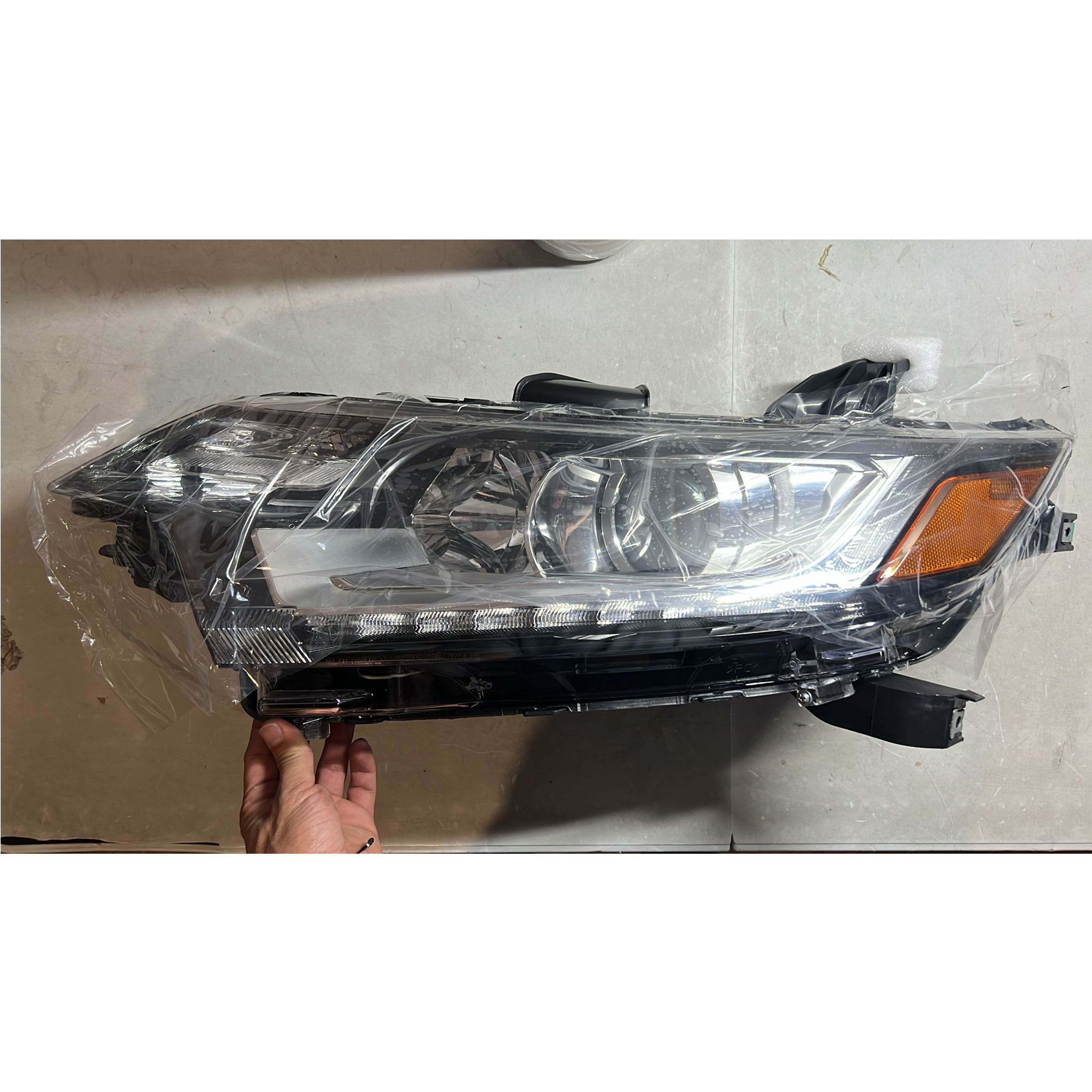 2016 2017 2018 2019 2020 Mitsubishi Outlander Headlight Assembly Halogen Driver Side Damaged
