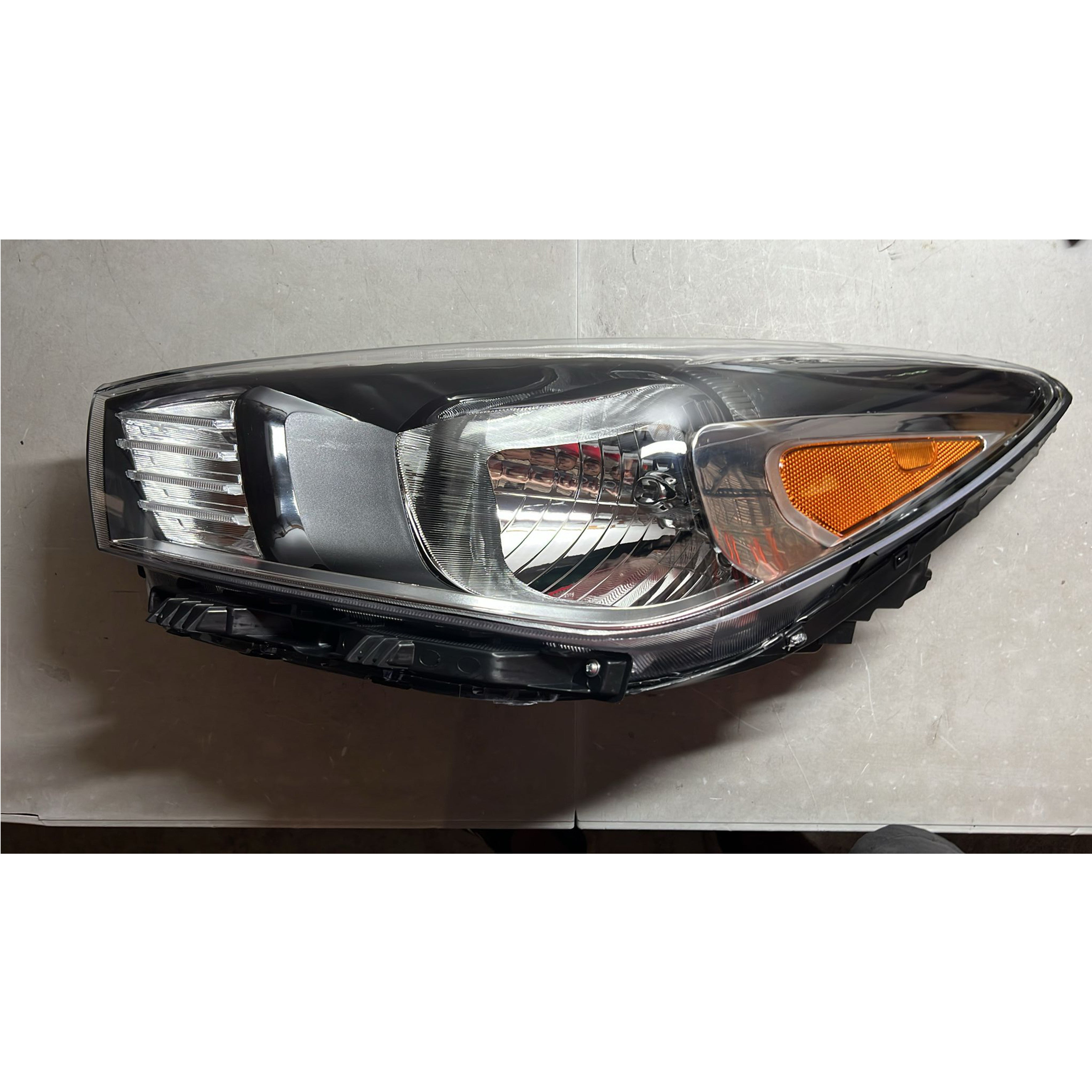 2018 2023 Kia Rio Headlight Assembly Halogen Driver Side Damaged