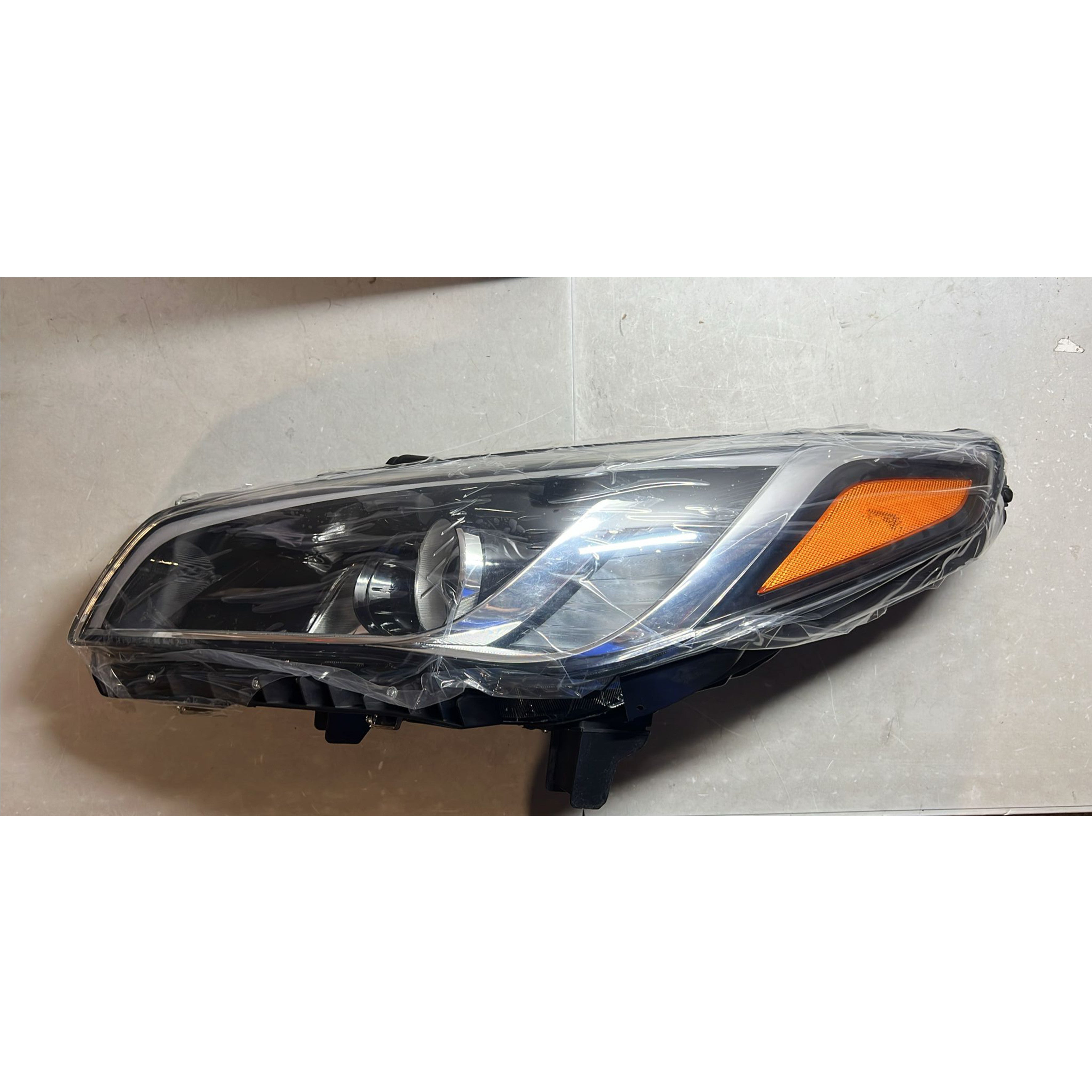 2015 2016 2017 Hyundai Sonata Headlight Assembly Halogen With Bulb Driver Side Damaged
