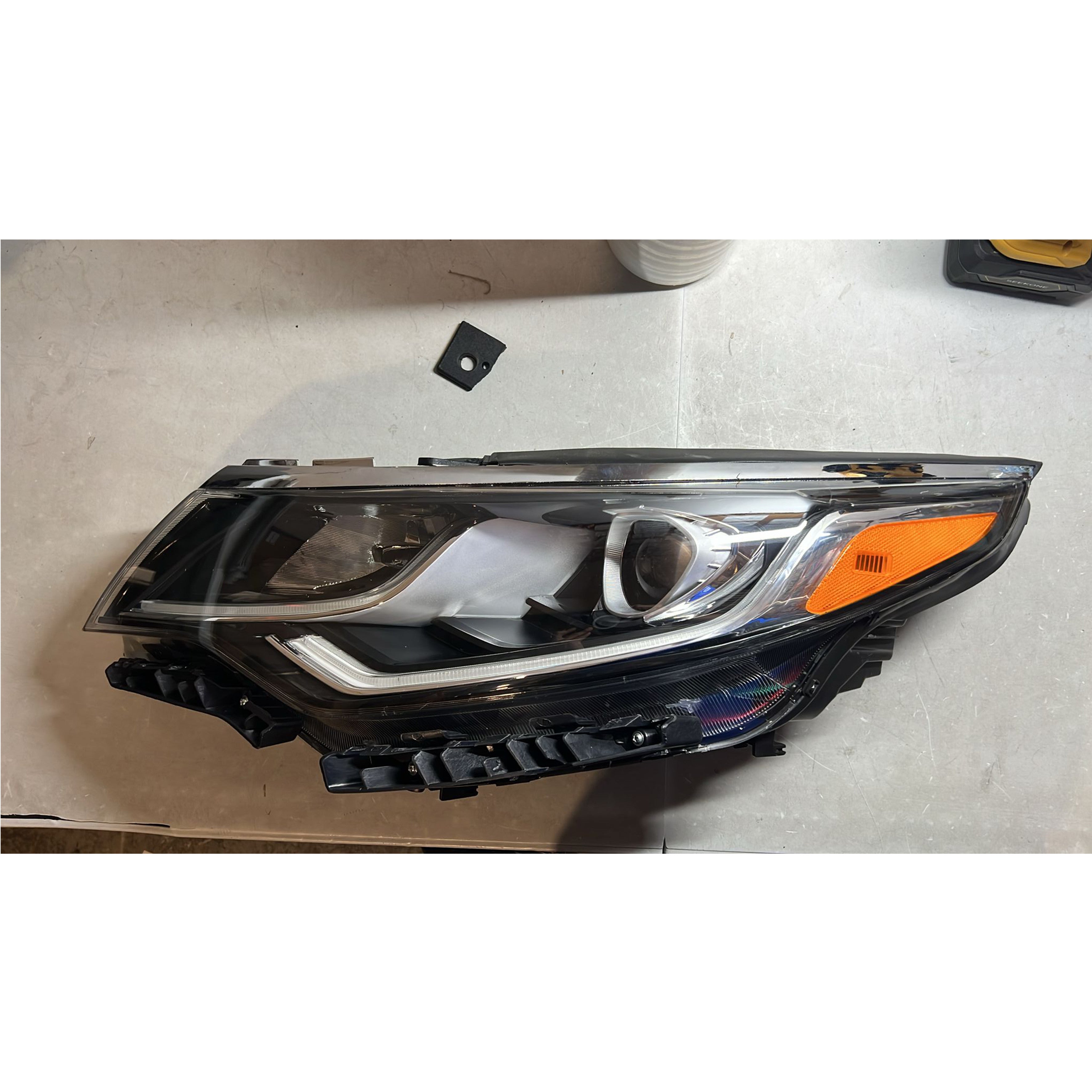 2019 2020 Kia Optima Headlight Assembly Halogen with LED Daytime Running Lamp Driver Side Damaged