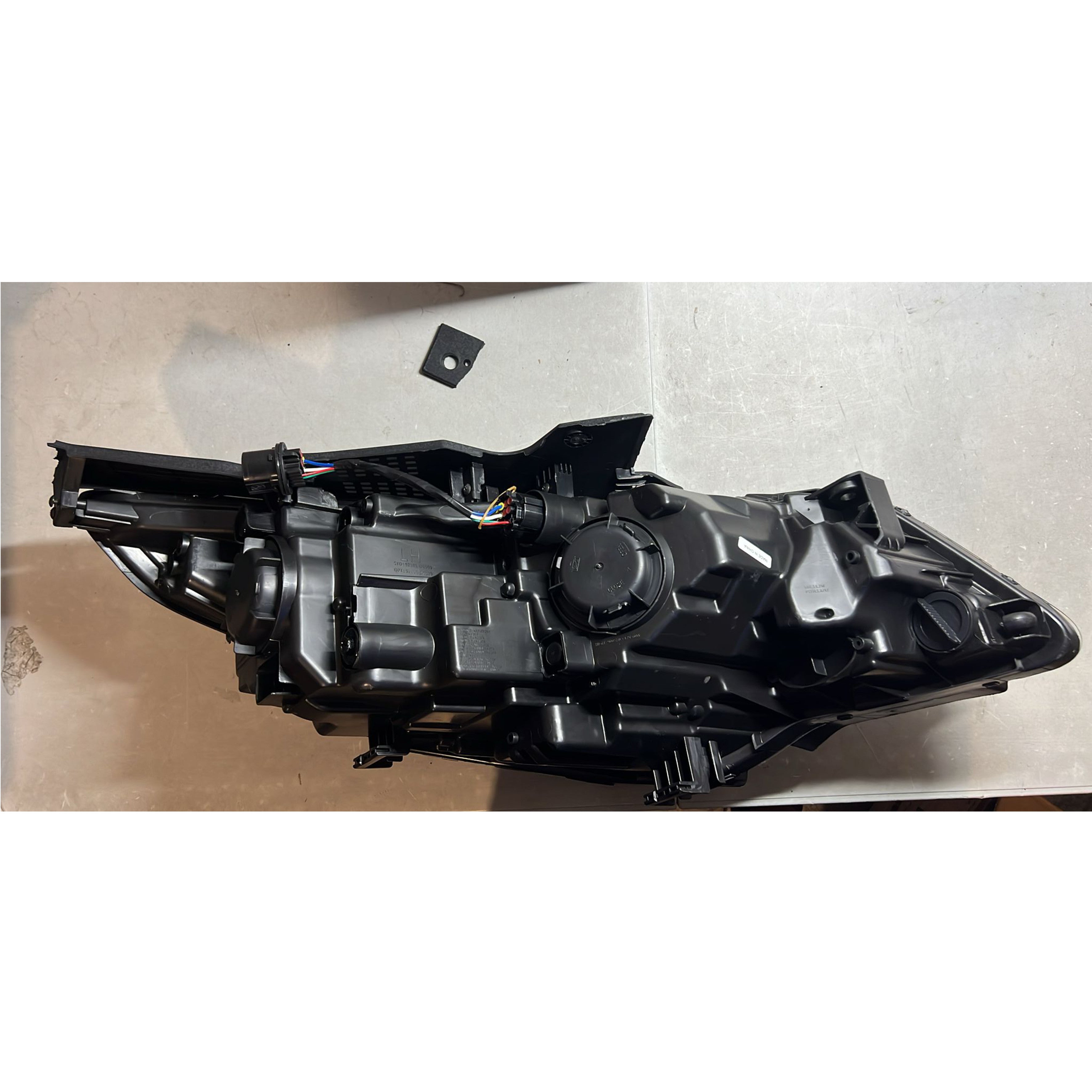 2019 2020 Kia Optima Headlight Assembly Halogen with LED Daytime Running Lamp Driver Side Damaged