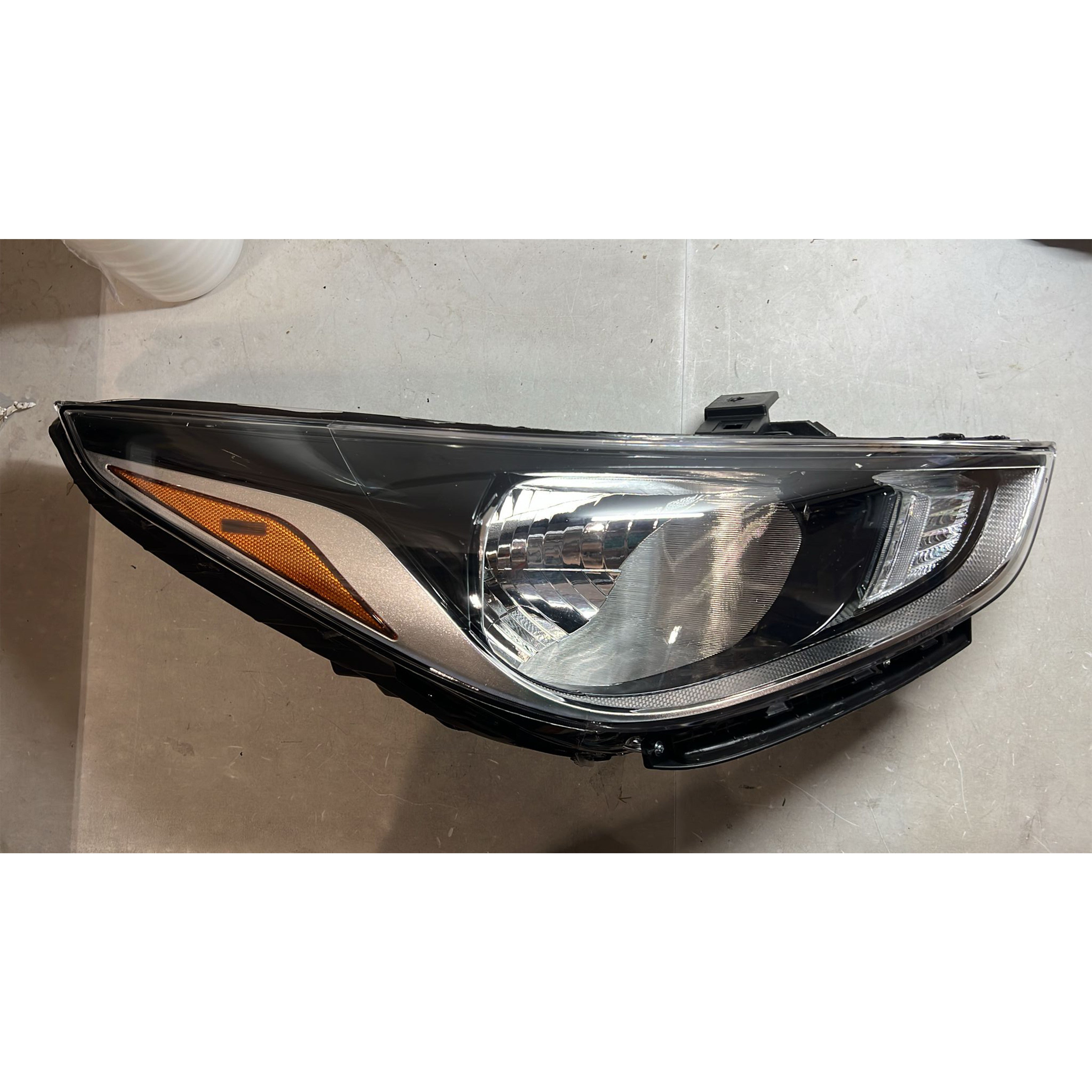 For 2018 2022 Hyundai Accent SE SEL Halogen Headlight Assembly Passenger Right Damaged