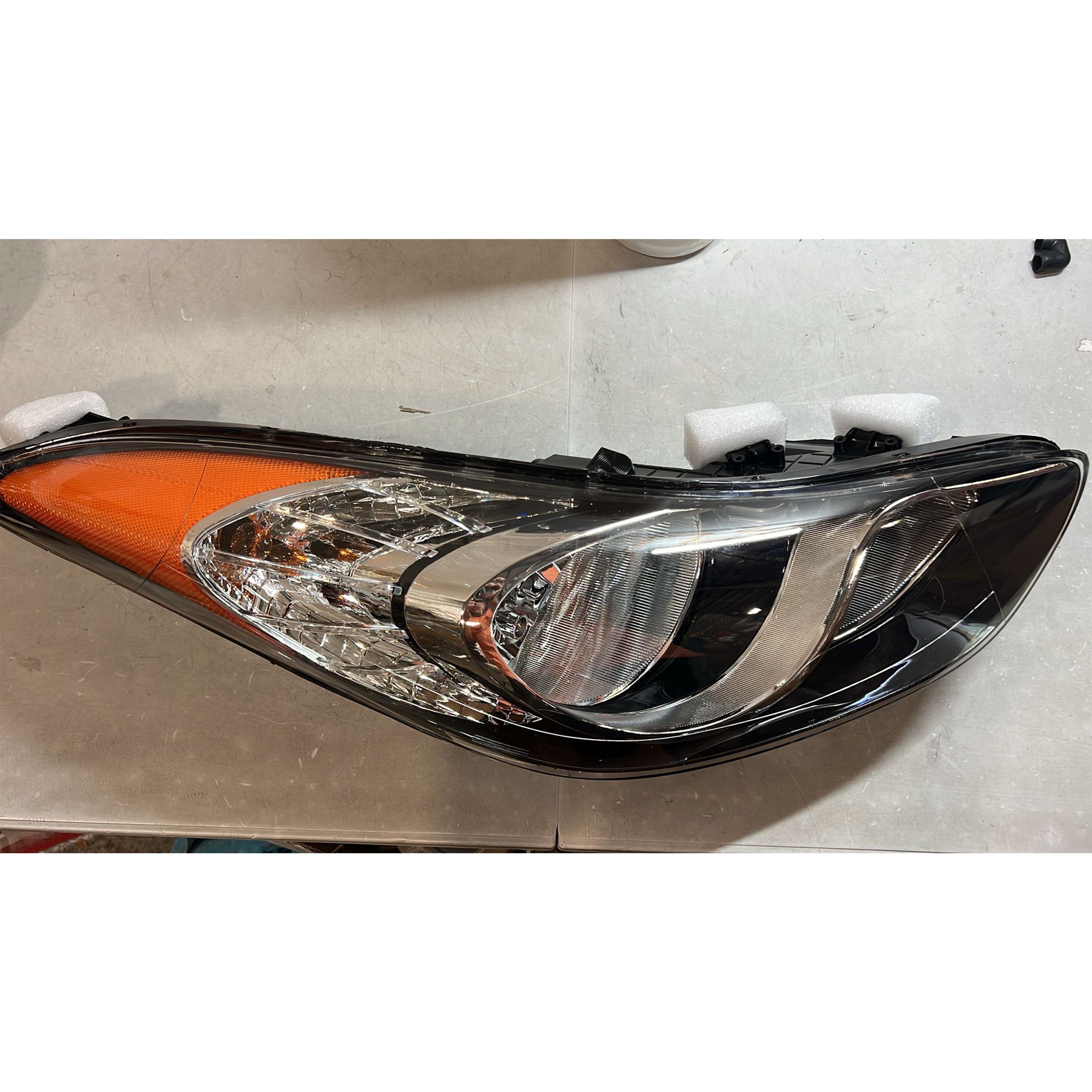 2011 2012 2013 Hyundai Elantra Headlight Assembly Halogen Chrome Passenger Side Damaged
