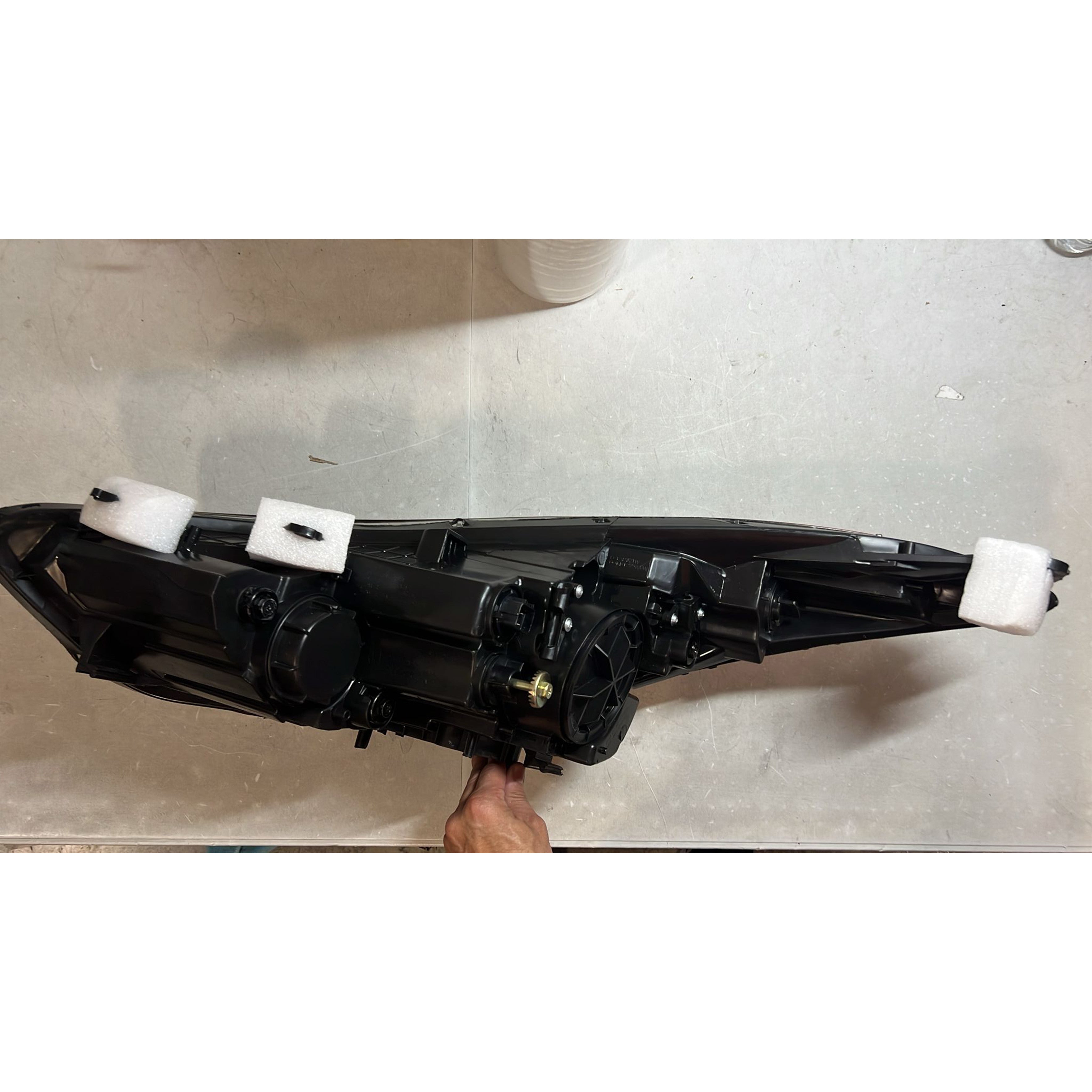 2011 2012 2013 Hyundai Elantra Headlight Assembly Halogen Chrome Passenger Side Damaged