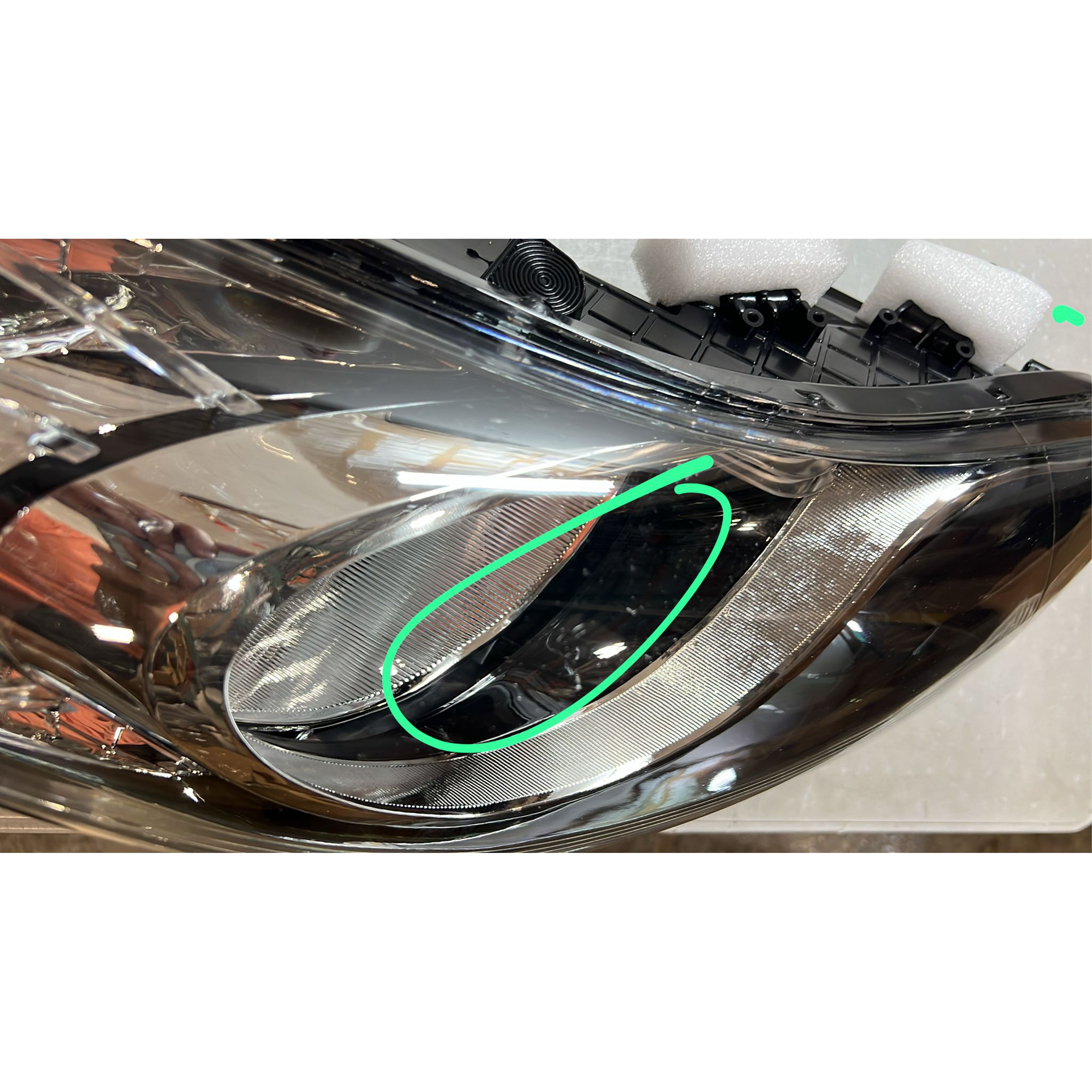 2011 2012 2013 Hyundai Elantra Headlight Assembly Halogen Chrome Passenger Side Damaged