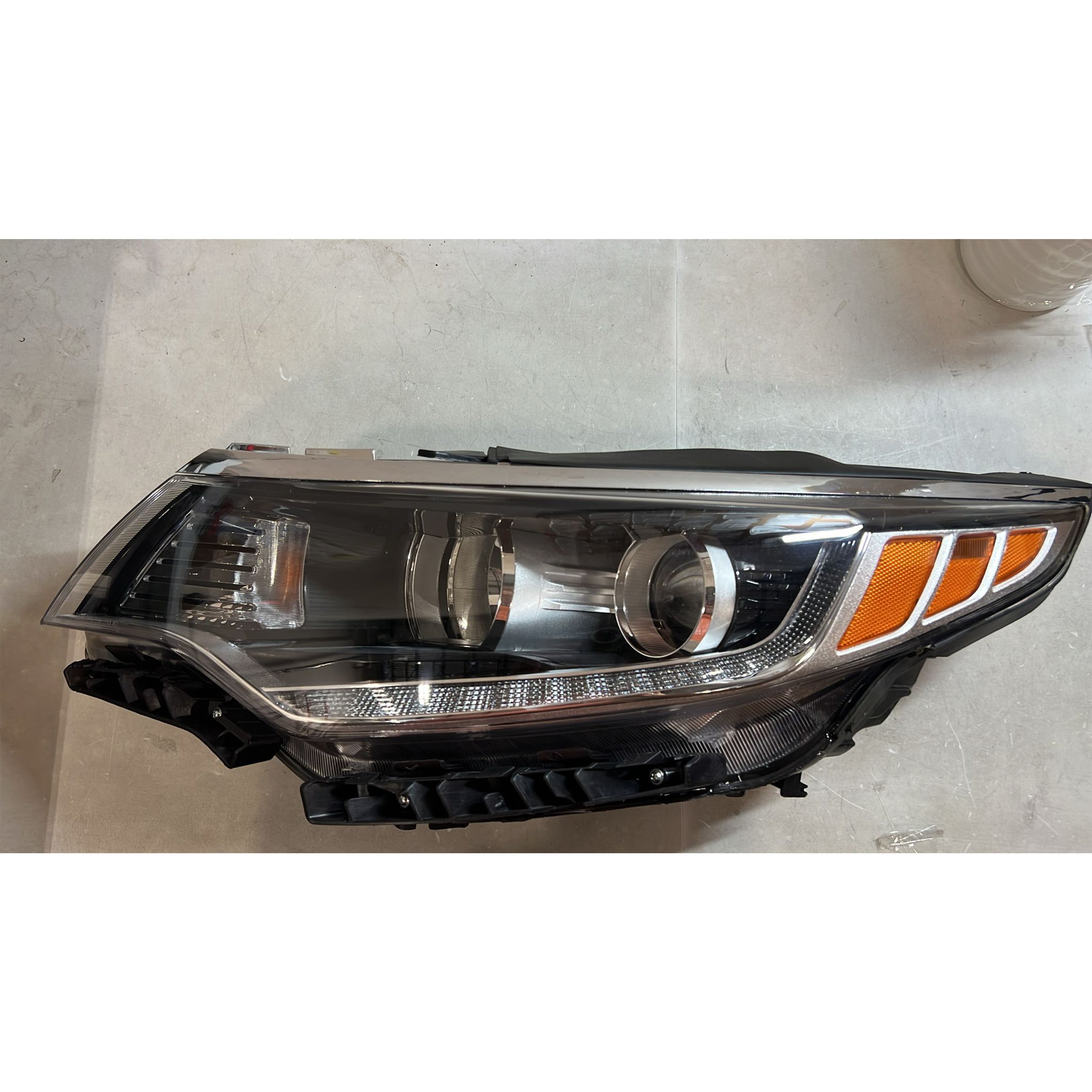 2016 2017 2018 Kia Optima Headlight Assembly Halogen with LED Daytime Running Lamp Driver Side Damaged