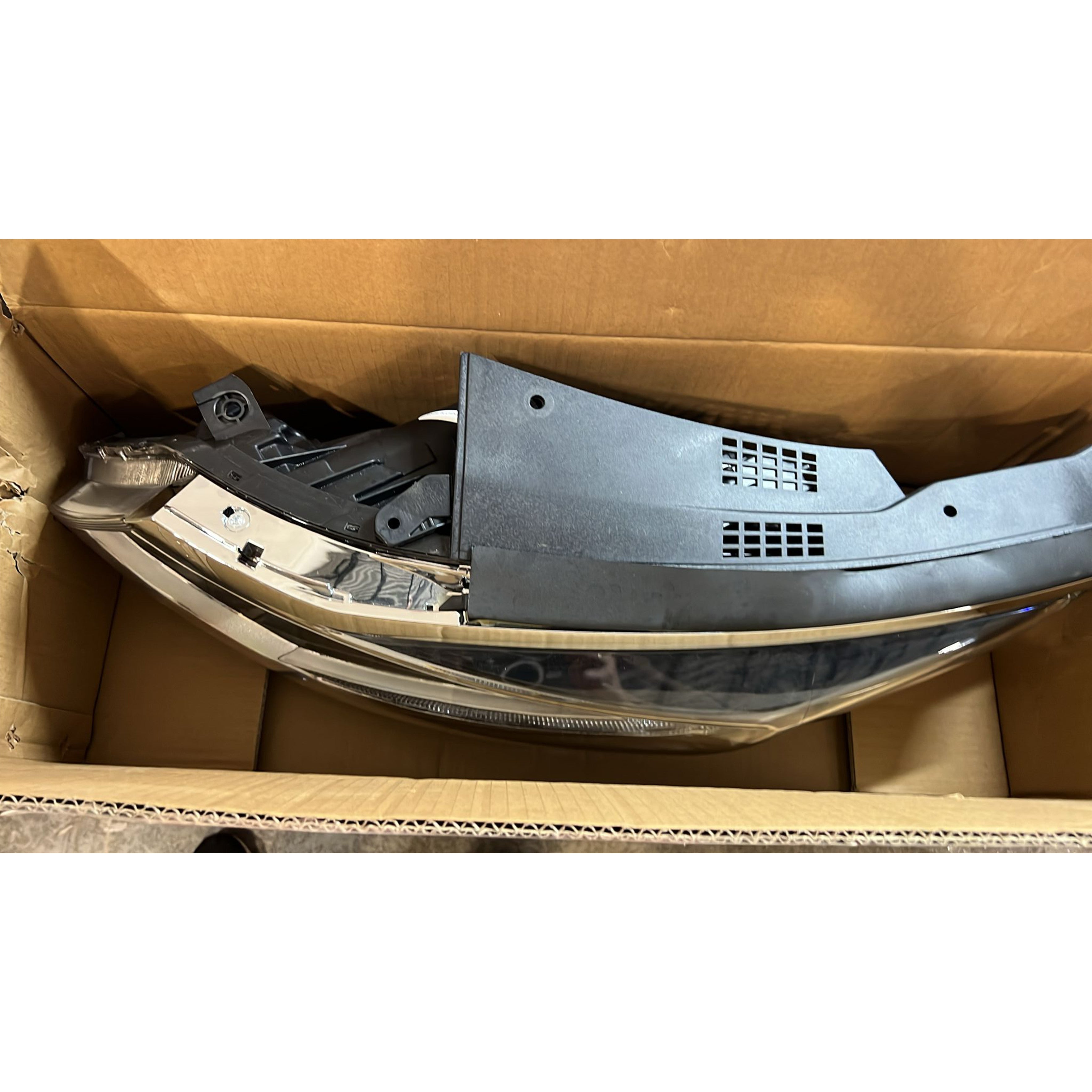 2016 2017 2018 Kia Optima Headlight Assembly Halogen with LED Daytime Running Lamp Driver Side Damaged