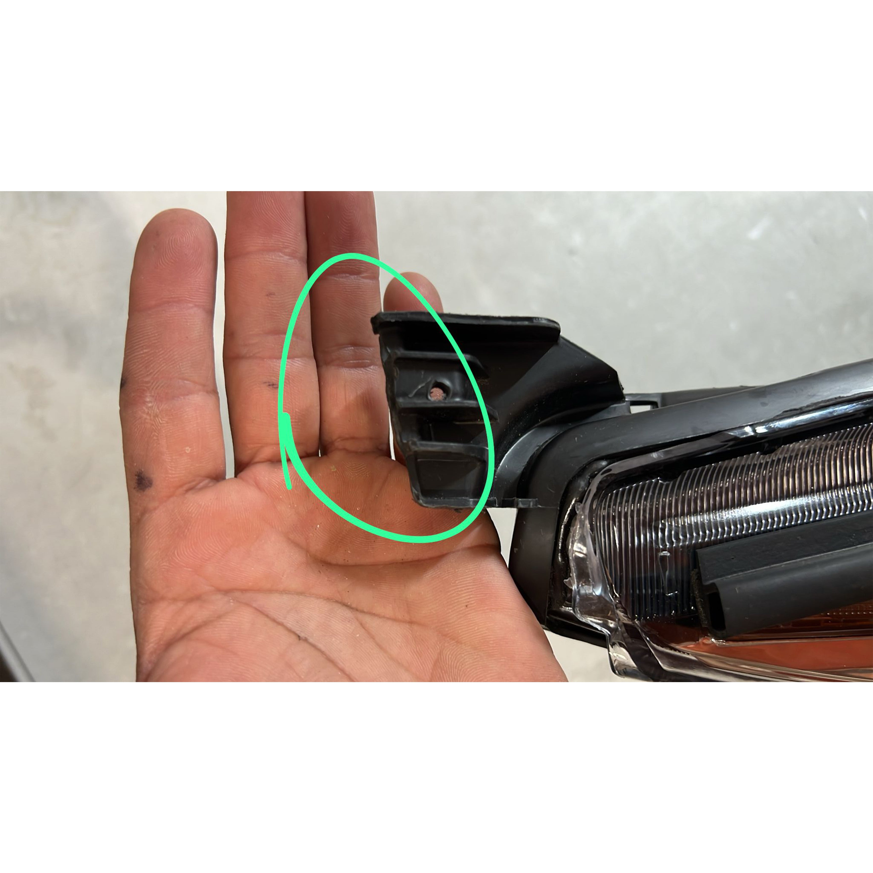 2017 2018 2019 Toyota Highlander Headlight Assembly LED Projector with DRL Passenger Side Damaged