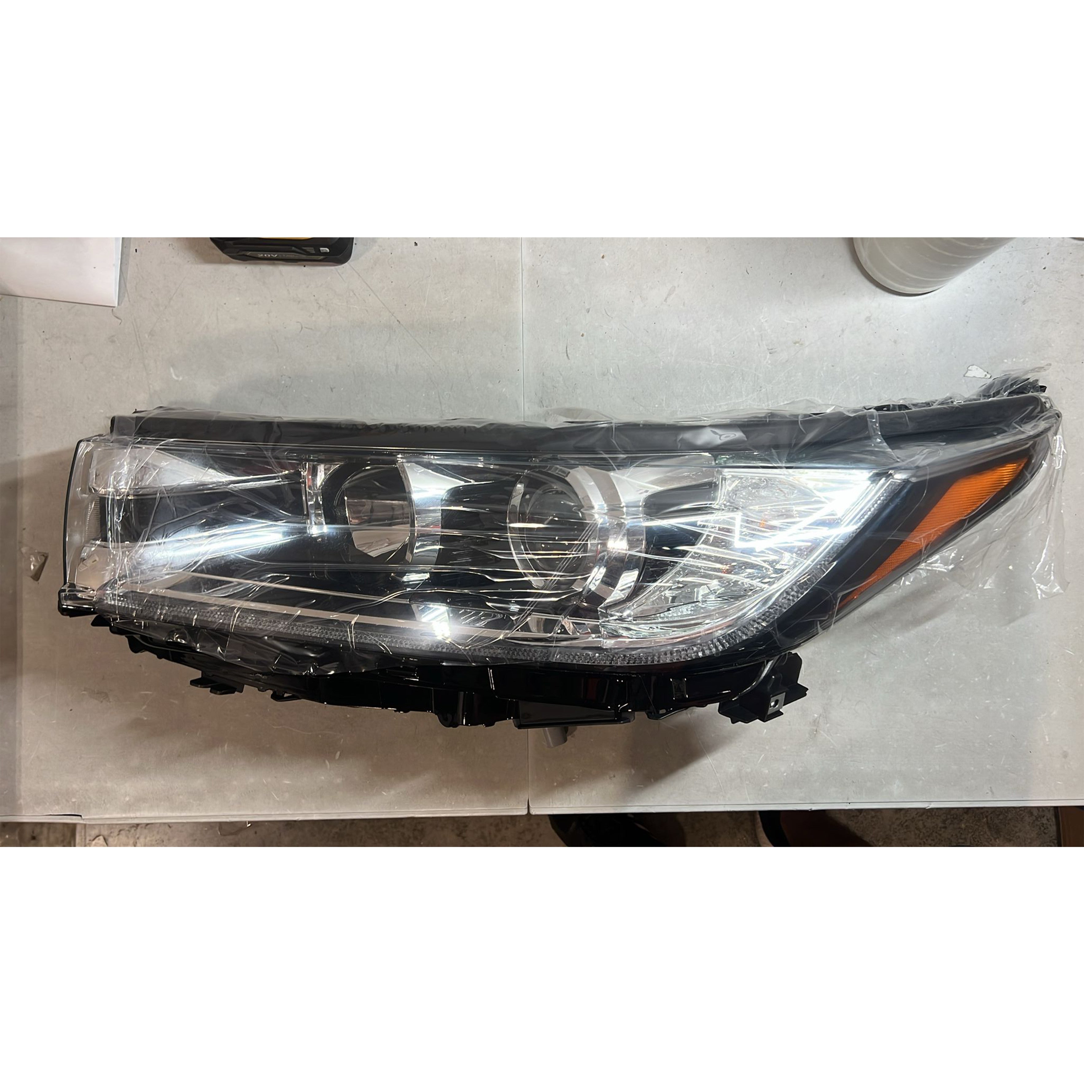 2017 2018 2019 Toyota Highlander Headlight Assembly LED Projector with DRL Driver Side Damaged