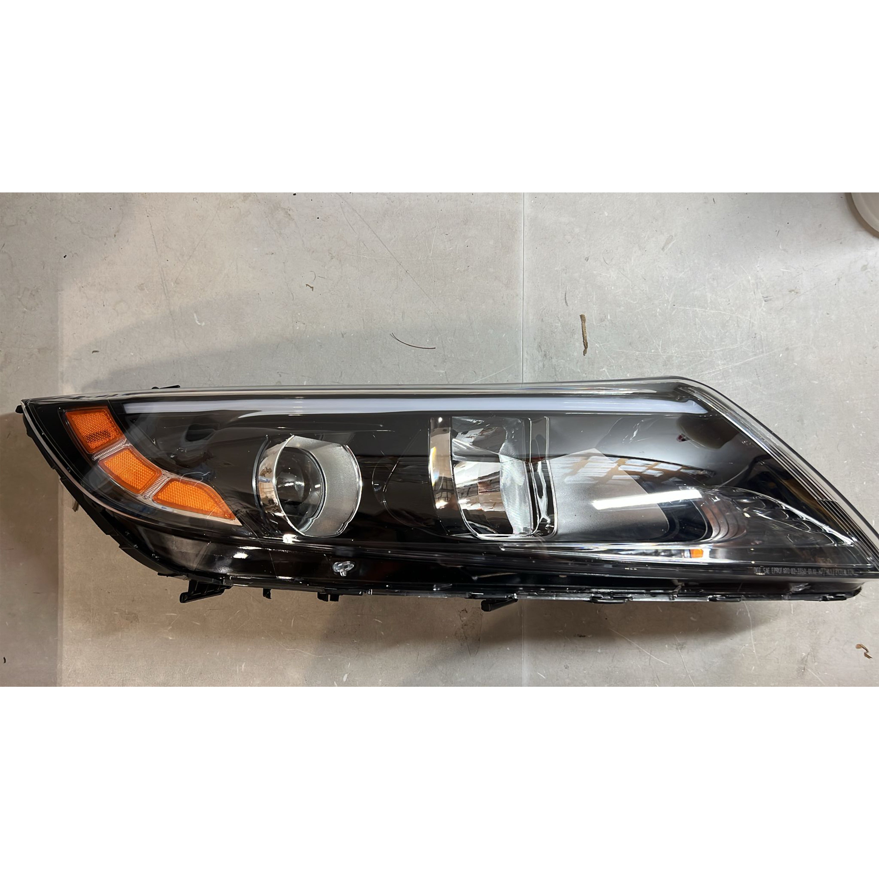2014 2015 Kia Optima Headlight Assembly Halogen with Bulbs Passenger Side Damaged
