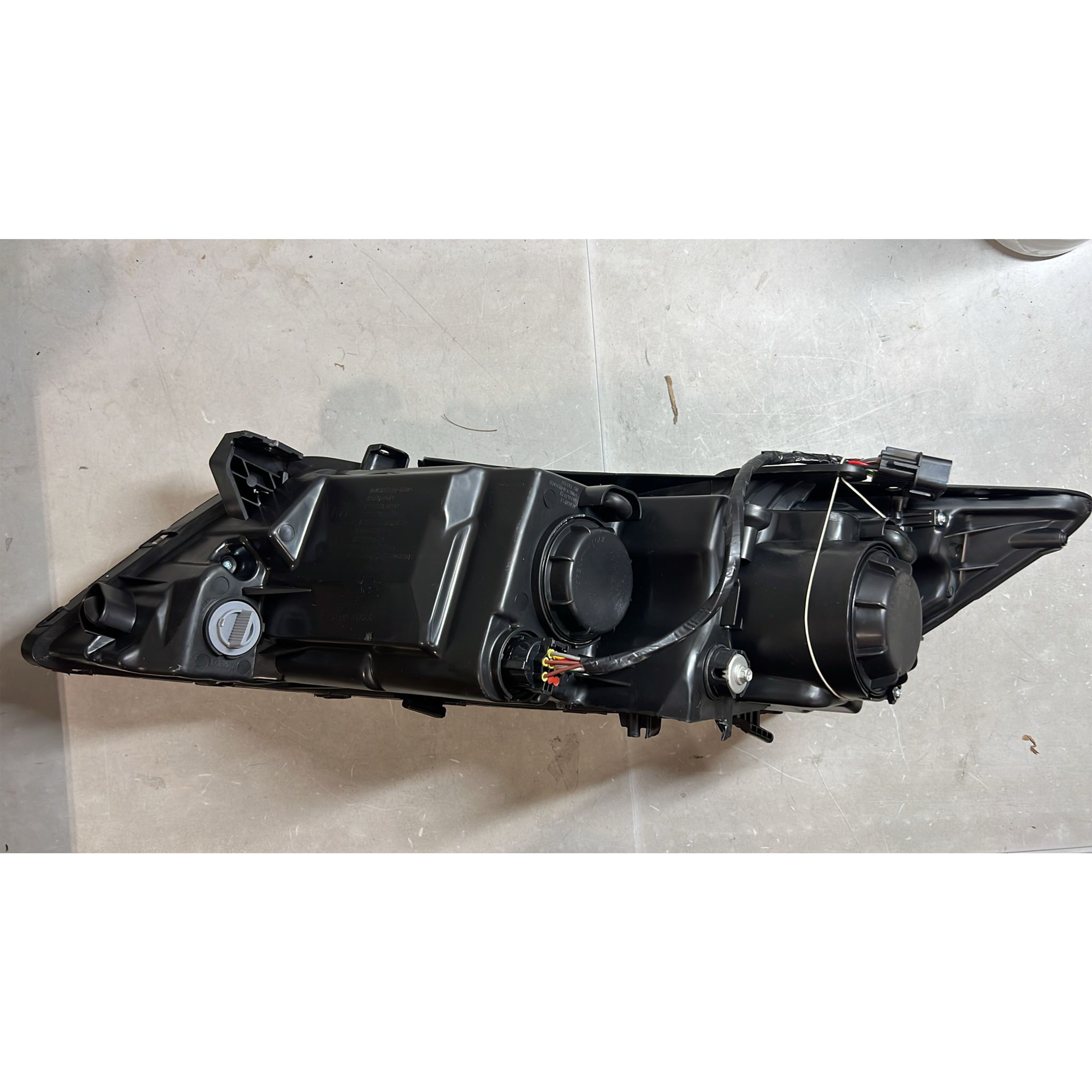 2014 2015 Kia Optima Headlight Assembly Halogen with Bulbs Passenger Side Damaged