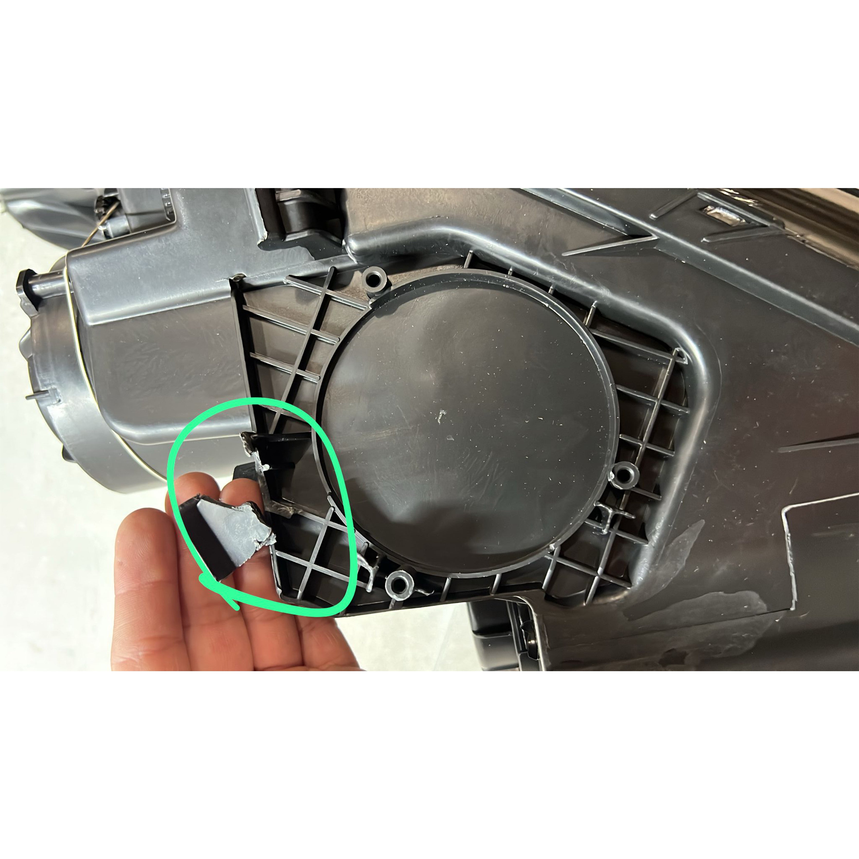 2014 2015 Kia Optima Headlight Assembly Halogen with Bulbs Passenger Side Damaged