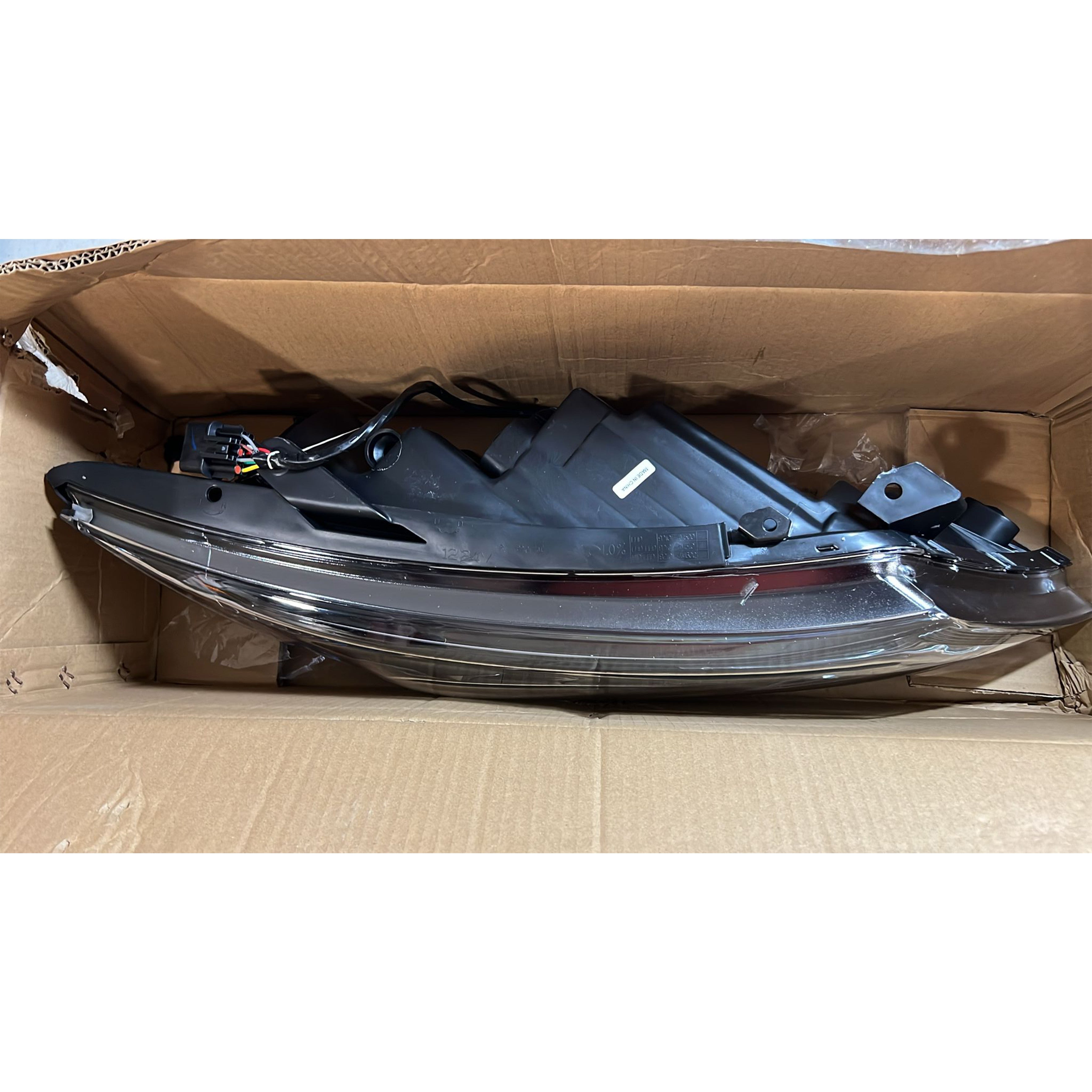 2014 2015 Kia Optima Headlight Assembly Halogen with Bulbs Passenger Side Damaged