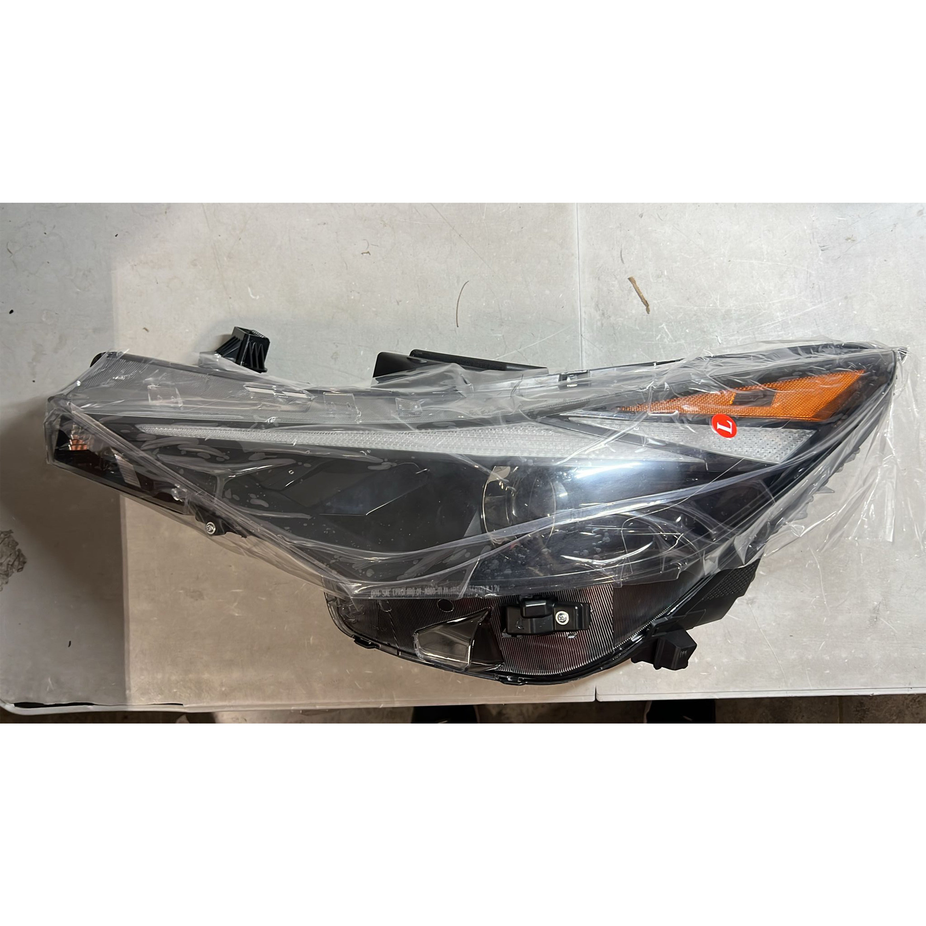 2021 2022 2023 Hyundai Elantra Headlight Assembly Halogen with LED Driver Side Damaged