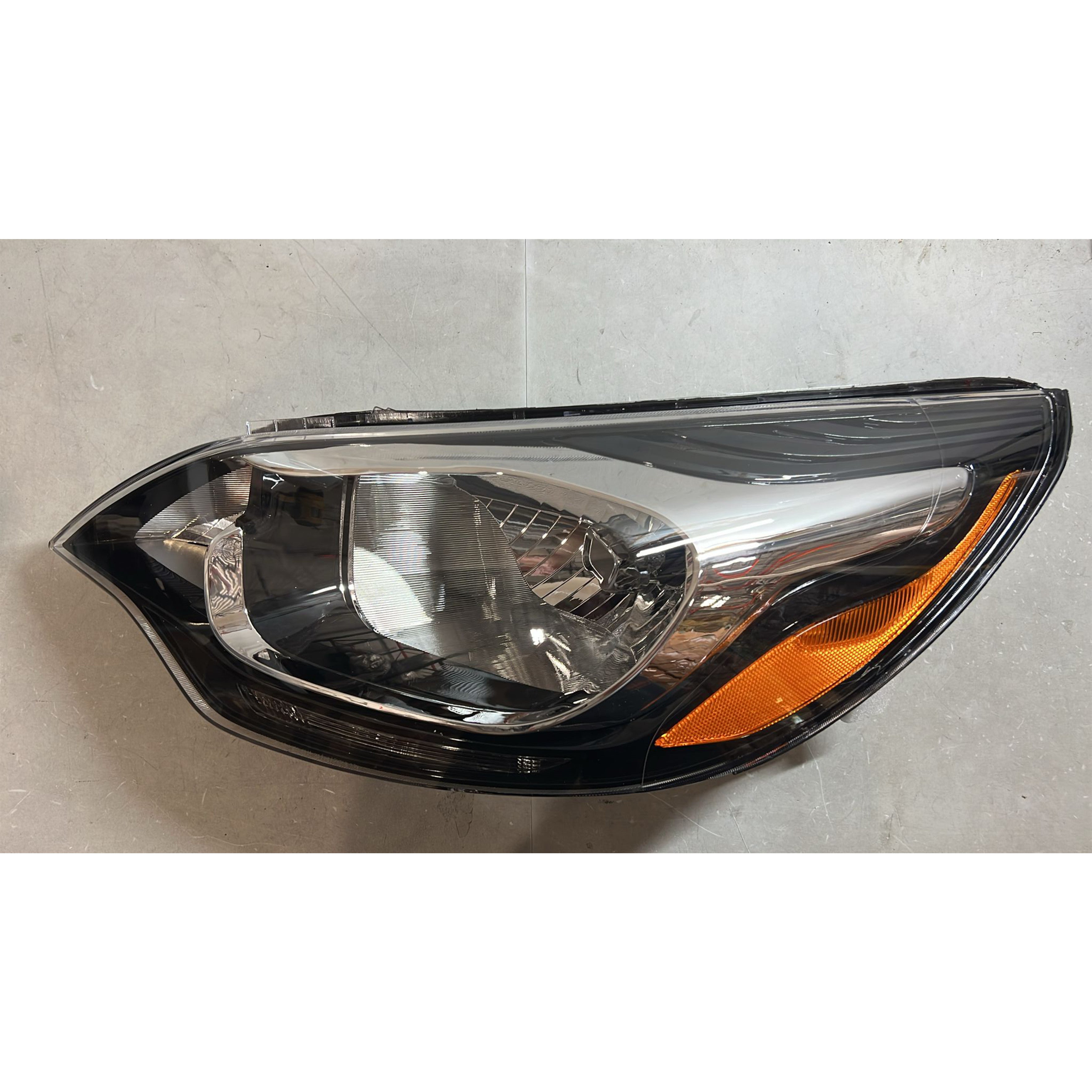 2012 2017 Kia Rio Sedan Headlight Assembly Halogen Driver Side Damaged
