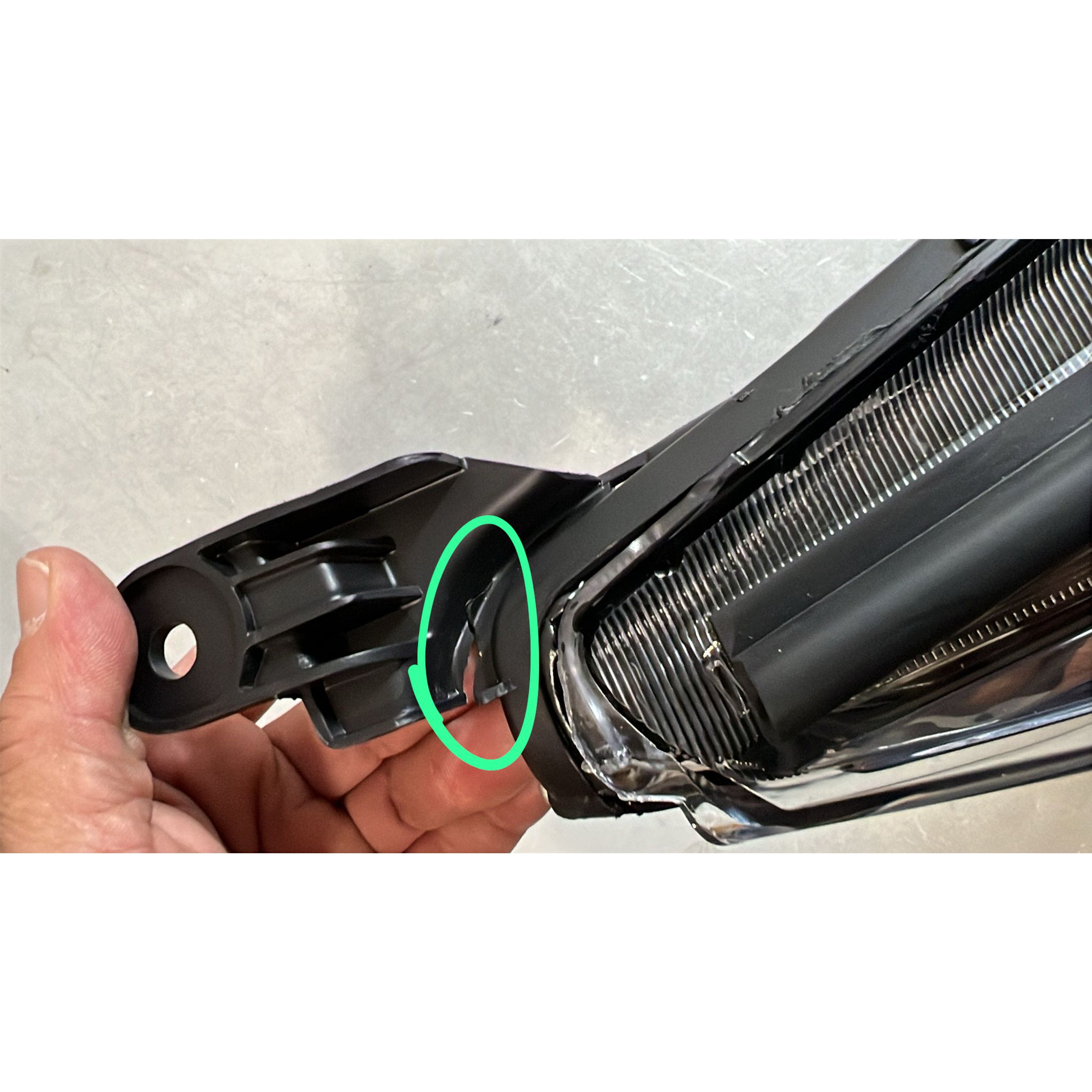 2017 2018 2019 Toyota Highlander Headlight Assembly LED Projector with DRL Passenger Side Damaged