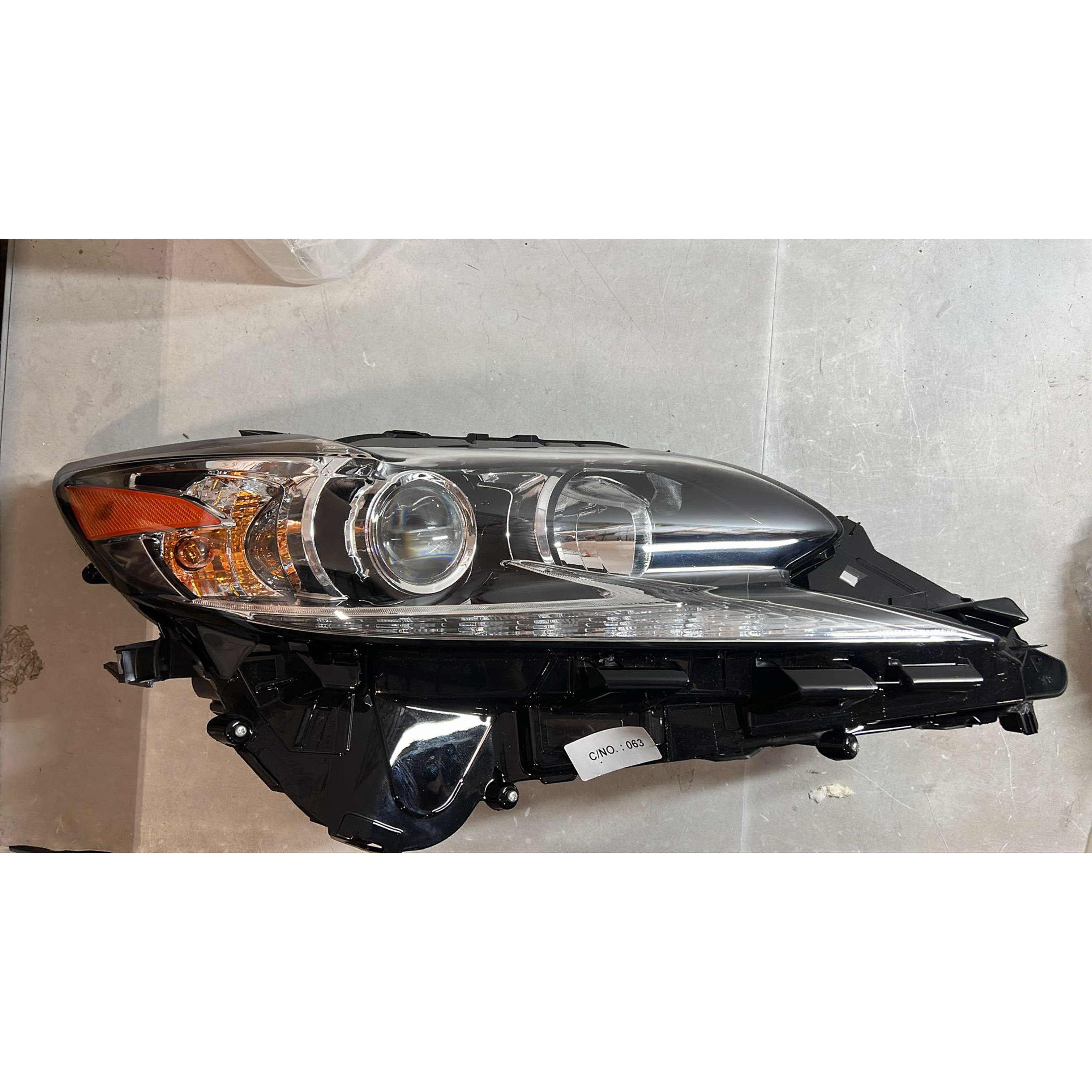 For 2016 2017 2018 2019 2020 Lexus ES350 ES300H Halogen High Beam Headlight Headlamp Factory Assembly Right Passenger Side RH 8114033A60 Damaged