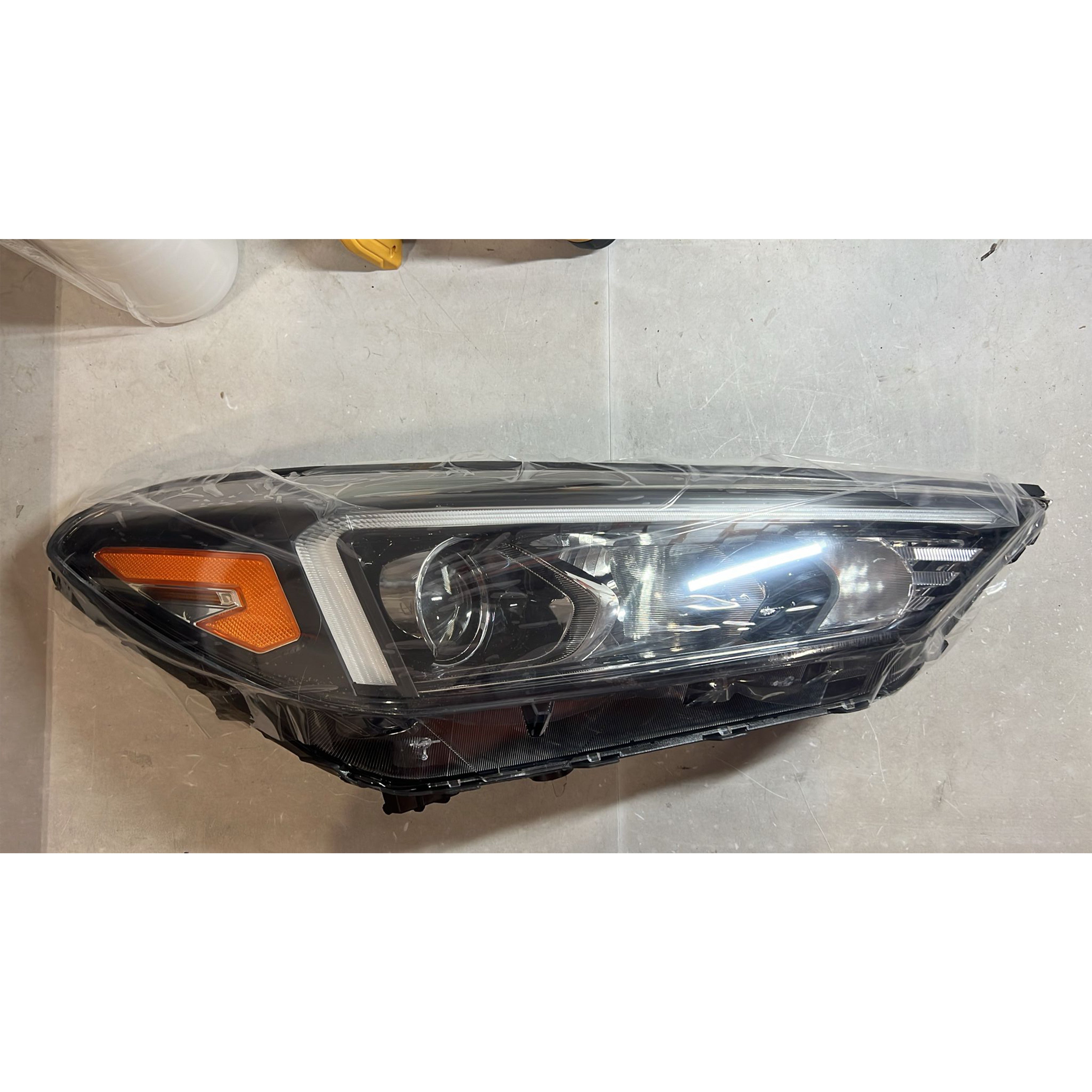 2019 2021 Hyundai Tucson Headlight Assembly Halogen with LED DRL Passenger Side Damaged
