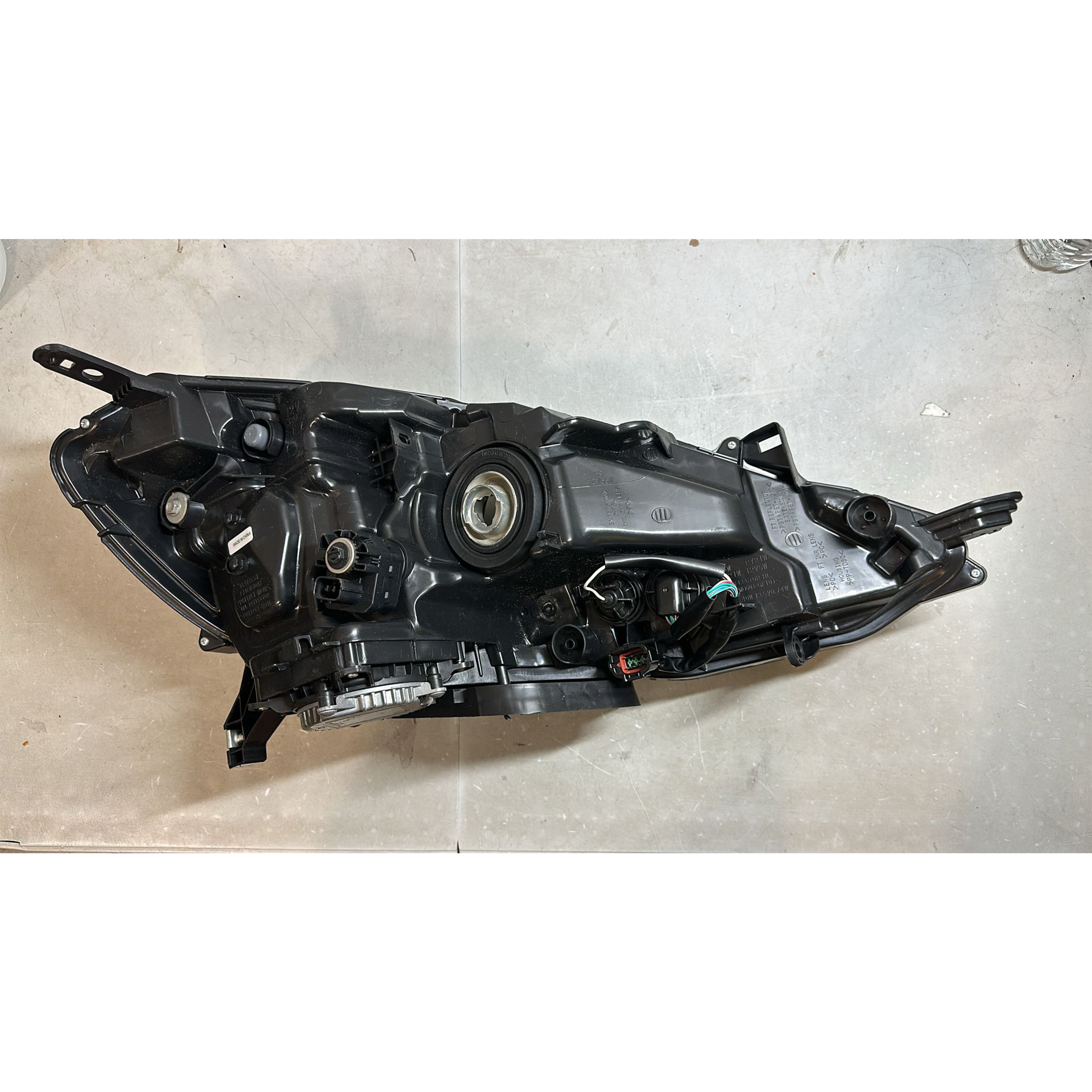 2016 2017 2018 2019 Nissan Sentra Headlight Assembly Halogen Black & Chrome Driver Side Damaged