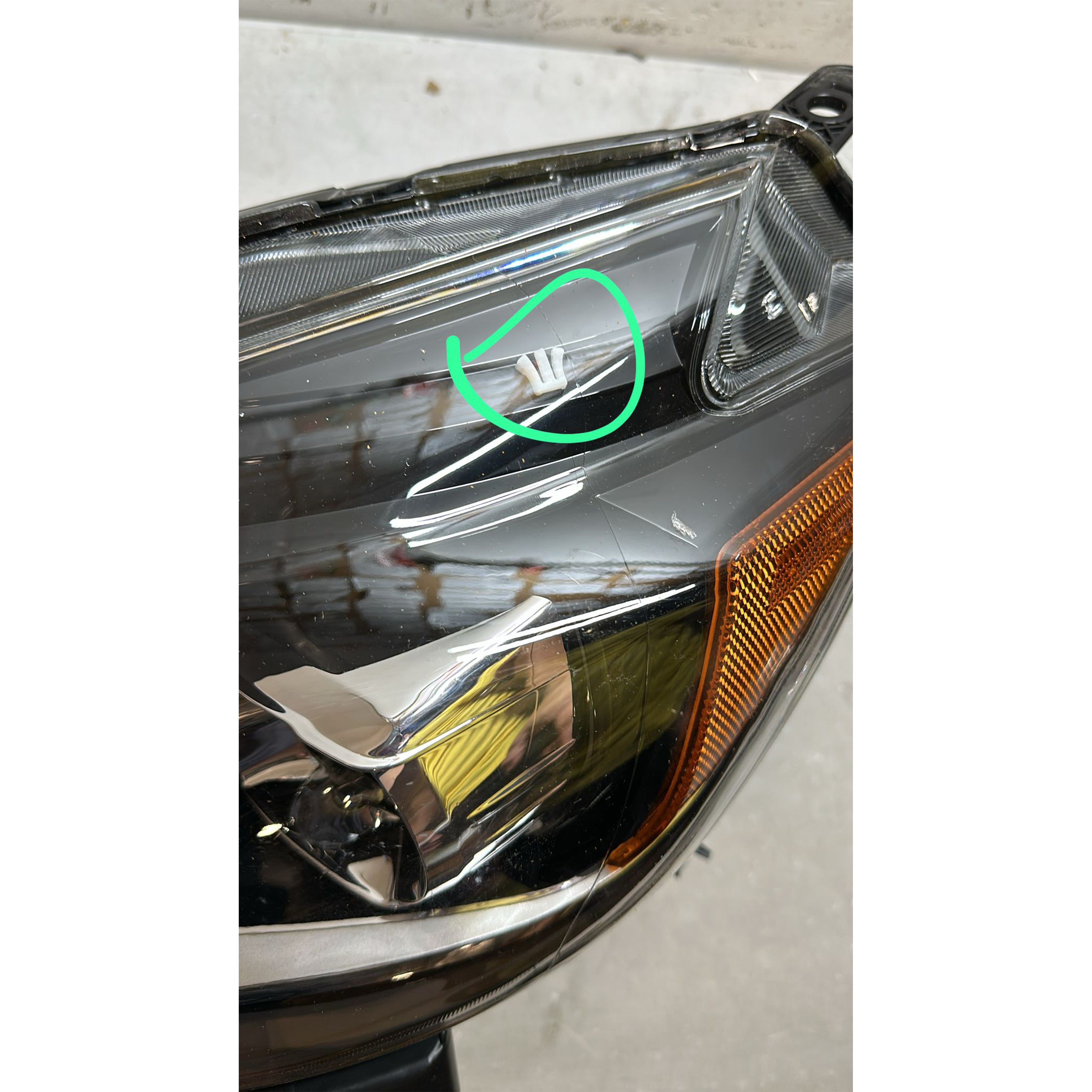 2016 2017 2018 2019 Nissan Sentra Headlight Assembly Halogen Black & Chrome Driver Side Damaged