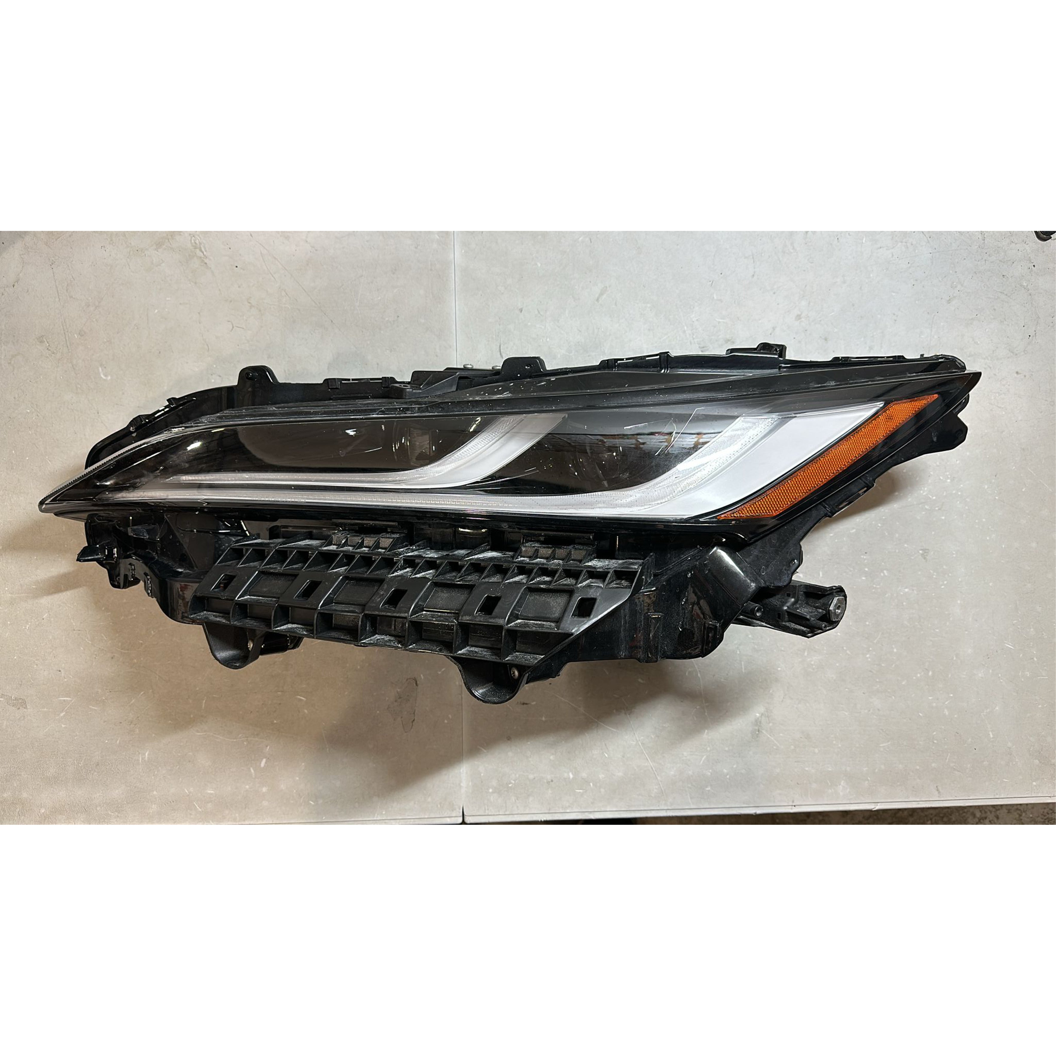 For 2021 2022 2023 2024 Toyota Venza Headlight Headlamp Assembly Left Driver LH 8115048J30 Damaged