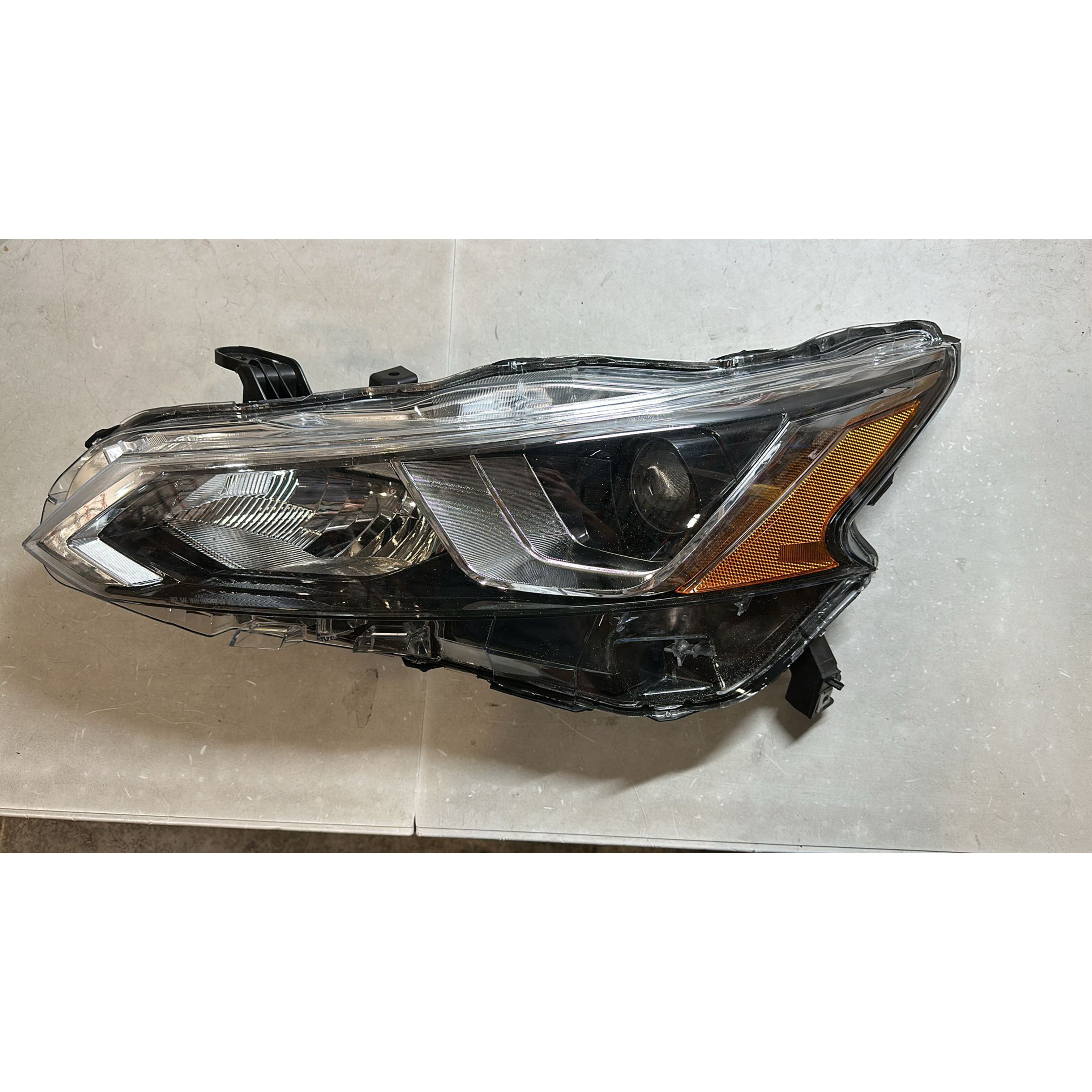 2019 2020 2021 2022 Nissan Altima Headlight Assembly Halogen Driver Side Damaged