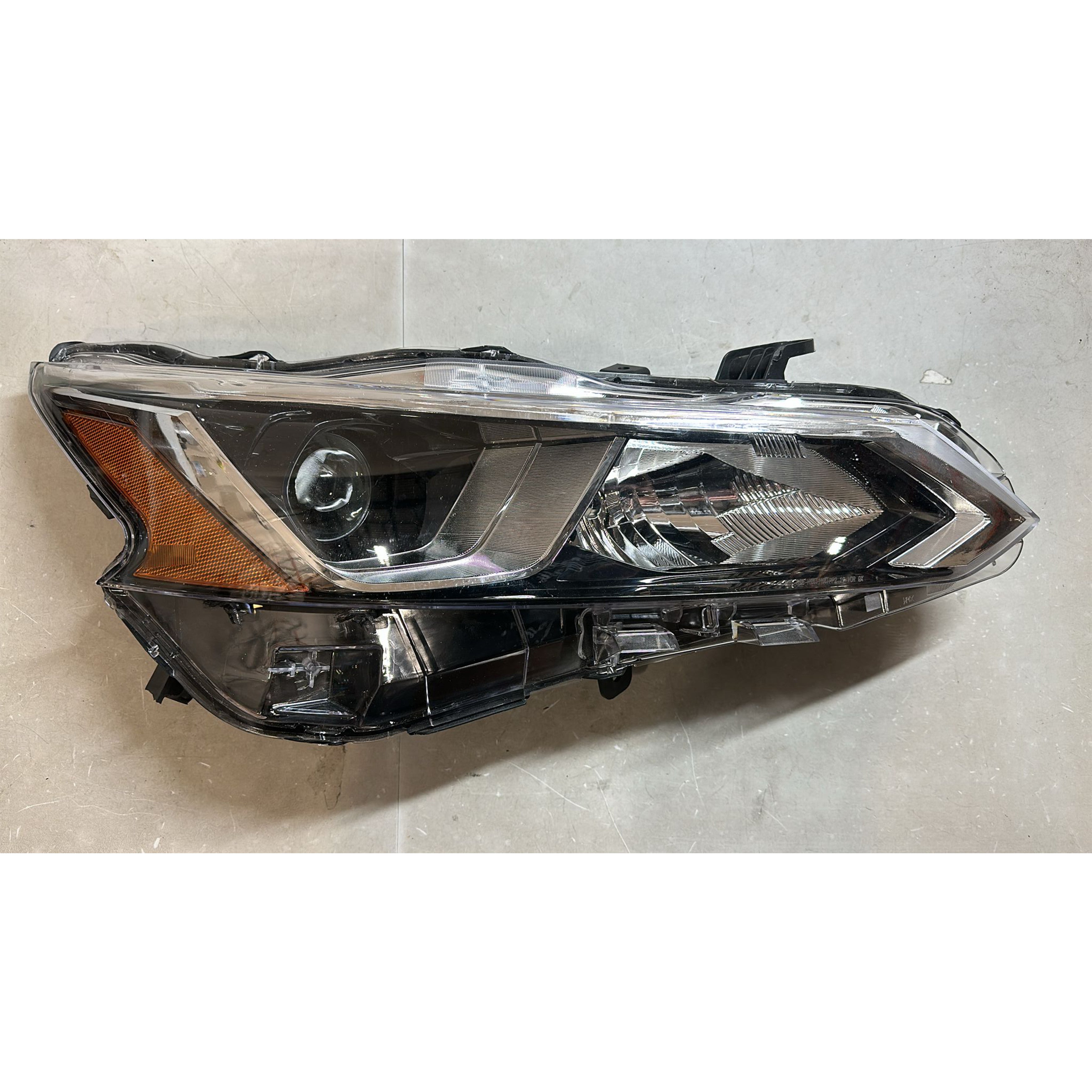 2019 2020 2021 2022 Nissan Altima Headlight Assembly Halogen Passenger Side Damaged