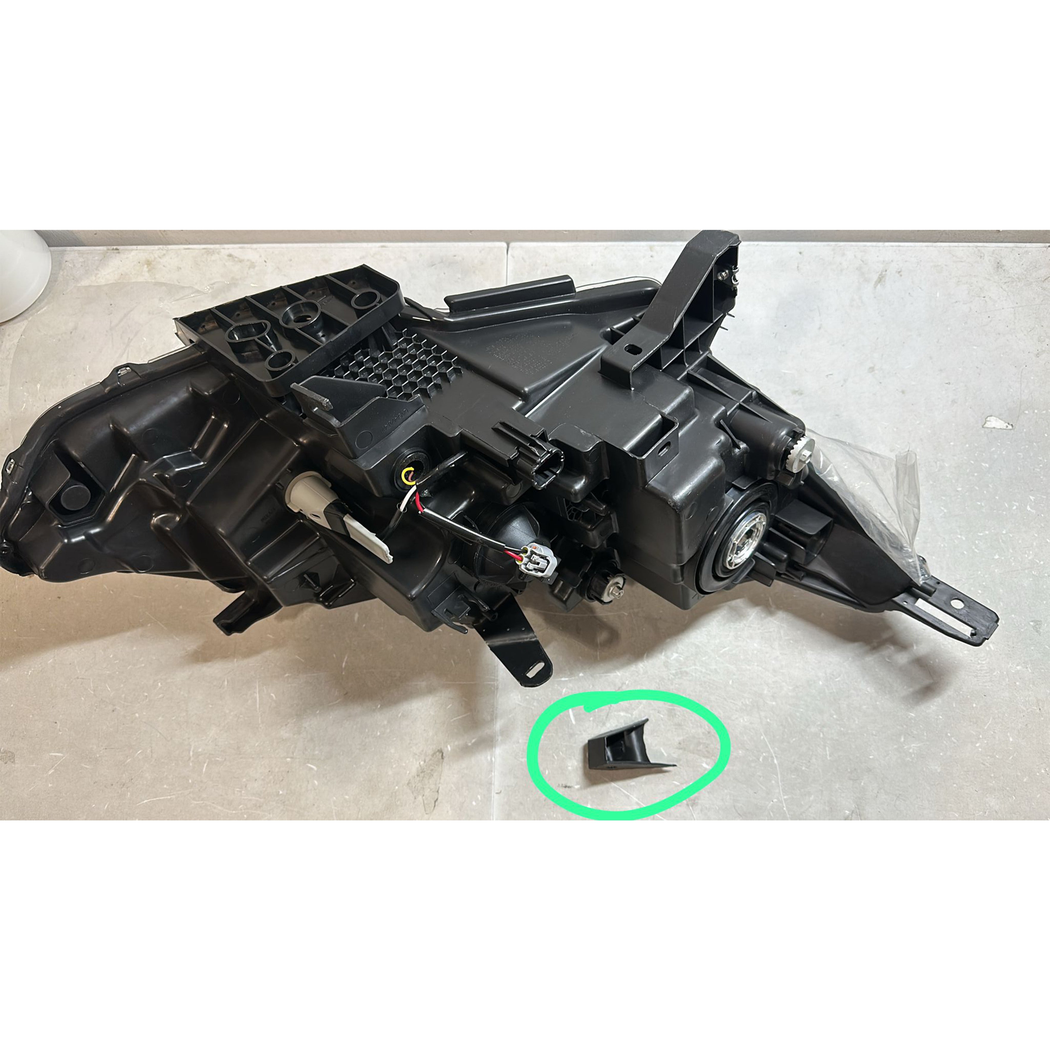 2017 2018 2019 Nissan Rogue Sport Qashqai Headlight Assembly Halogen with LED Driver Side Damaged