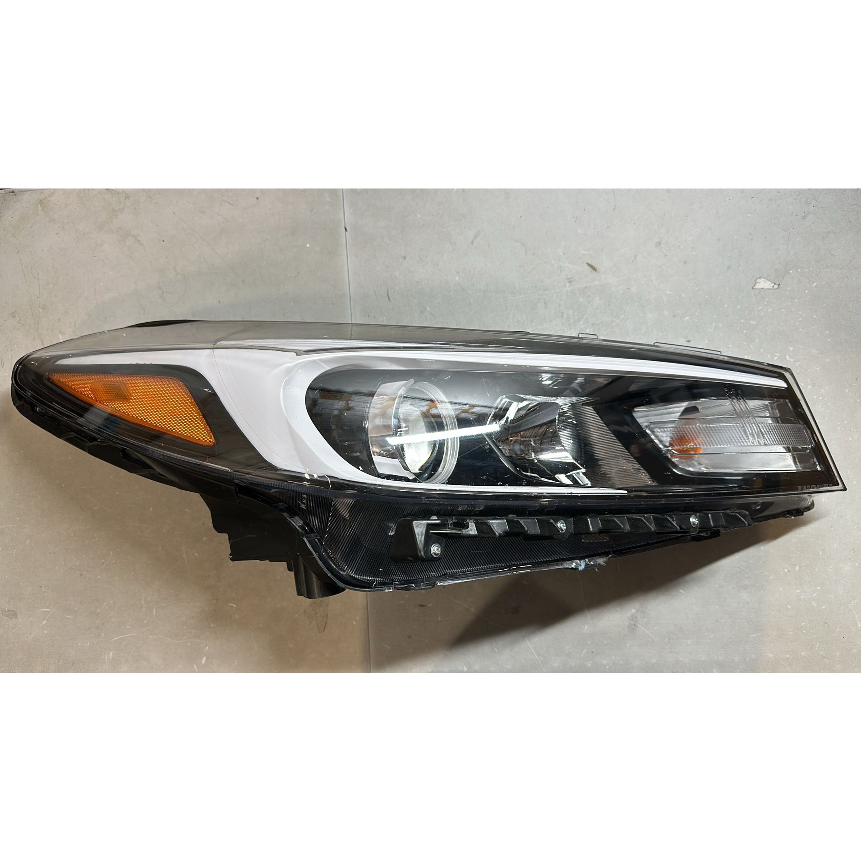 2017 2018 Kia Forte Forte5 Headlight Assembly Halogen Passenger Side Damaged
