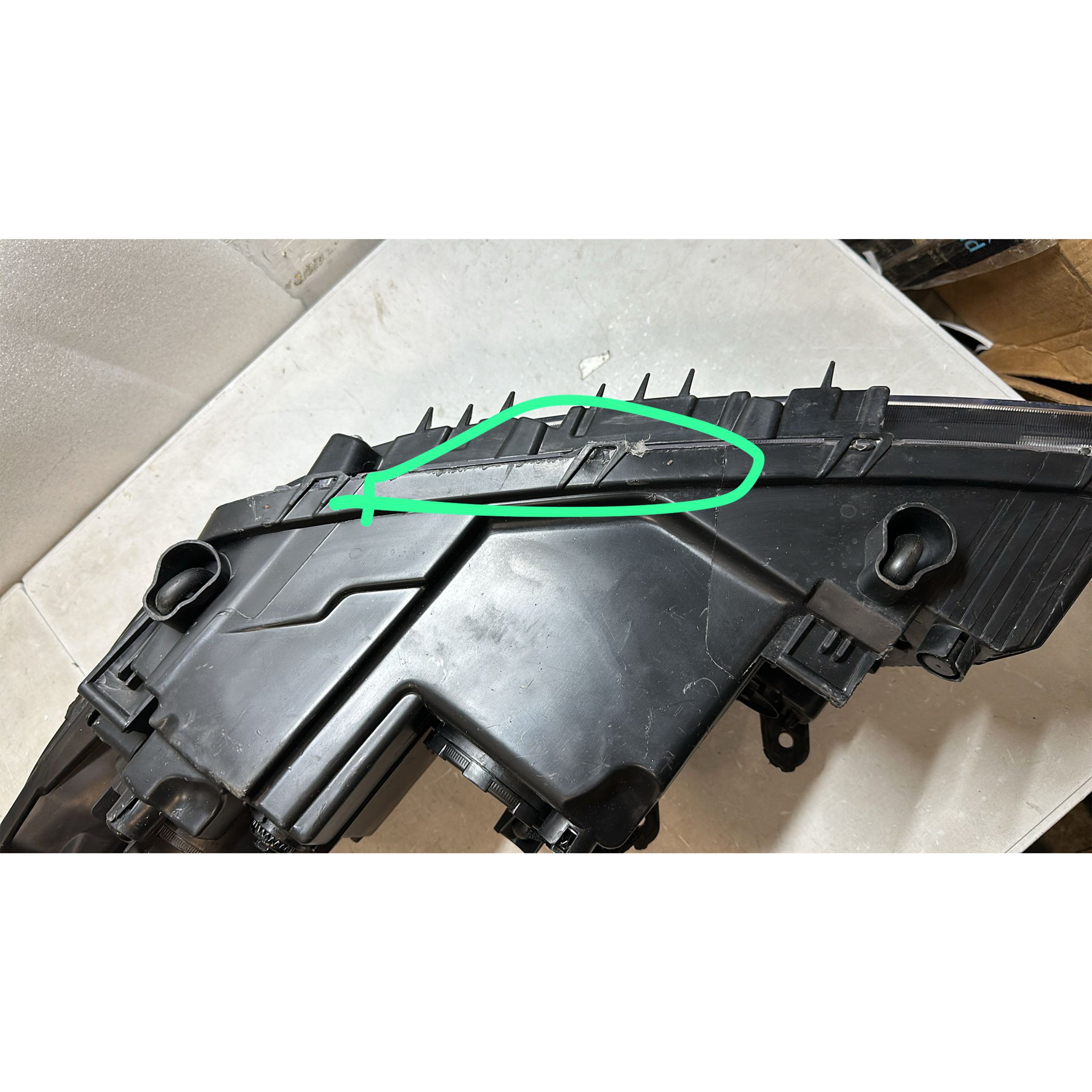 2017 2018 Kia Forte Forte5 Headlight Assembly Halogen Passenger Side Damaged