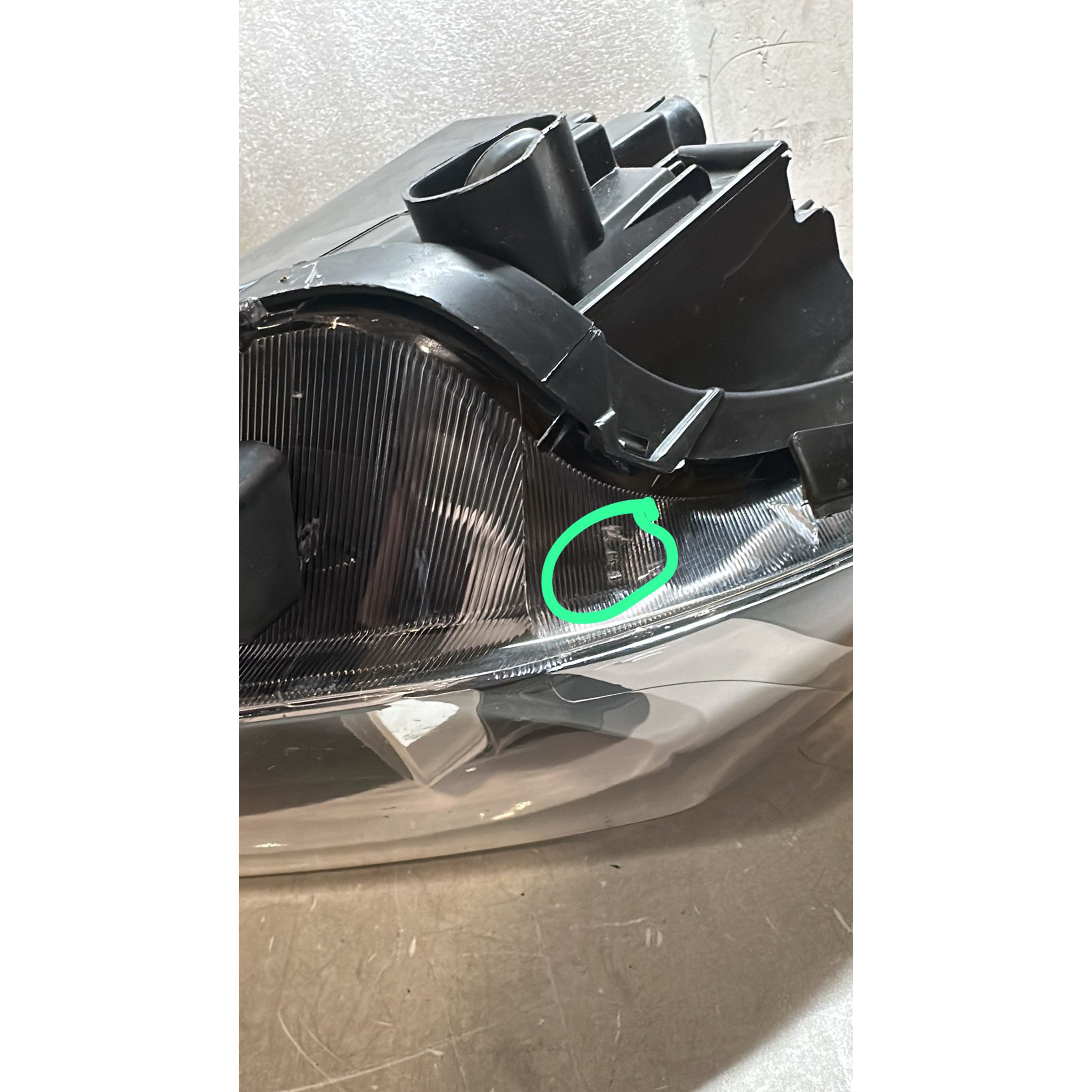 2017 2018 Kia Forte Forte5 Headlight Assembly Halogen Passenger Side Damaged