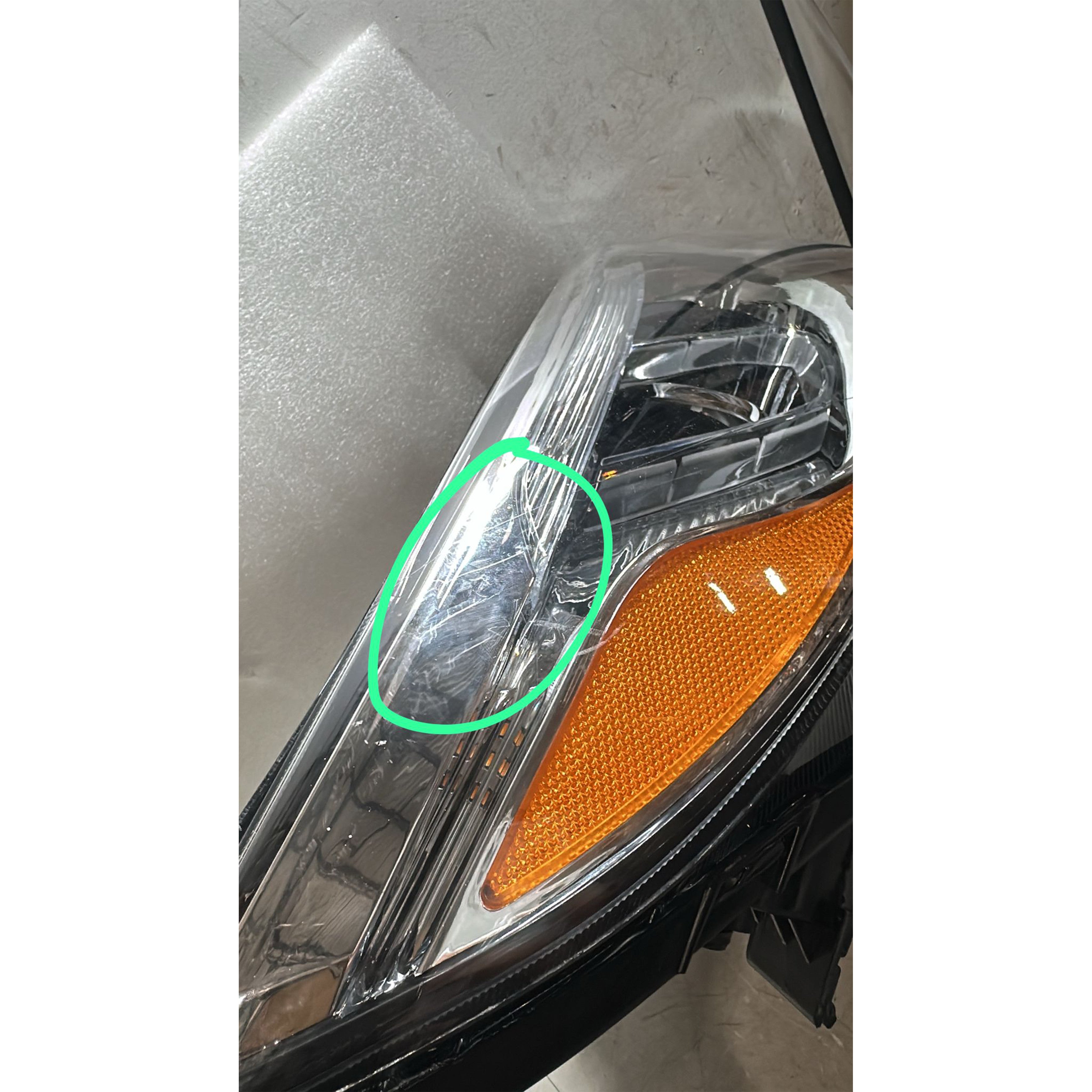2014 2015 Kia Sorento EX SX Headlight Assembly Halogen with LED DRL Projector Passenger Side Damaged